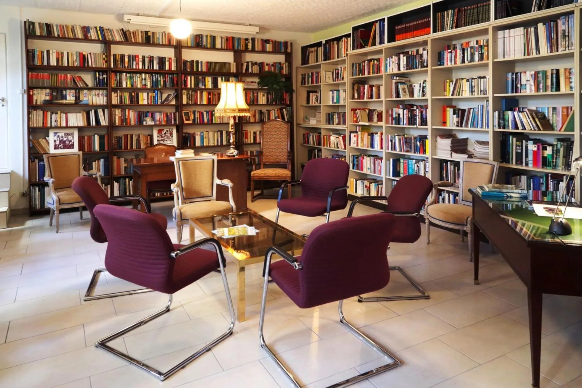 Library in Best Western Hotel Bellevue au Lac