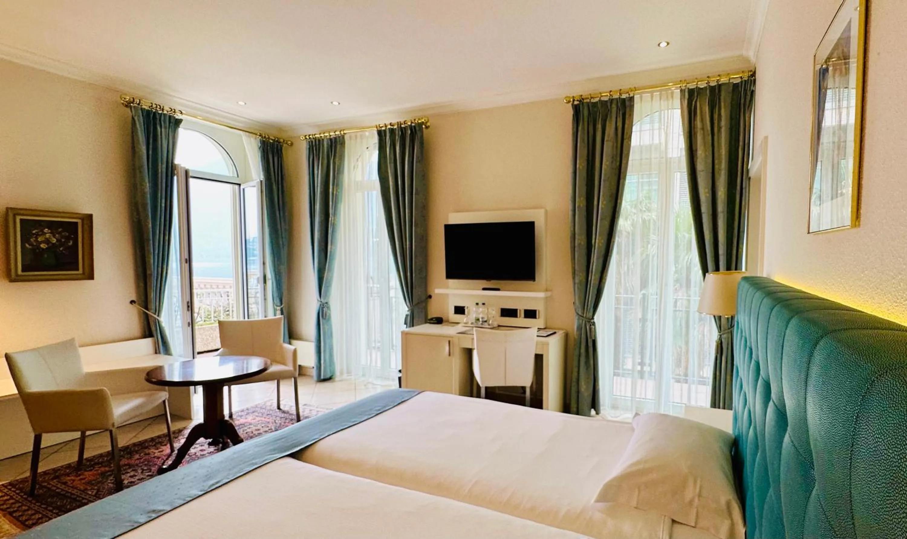 Bed in Best Western Hotel Bellevue au Lac