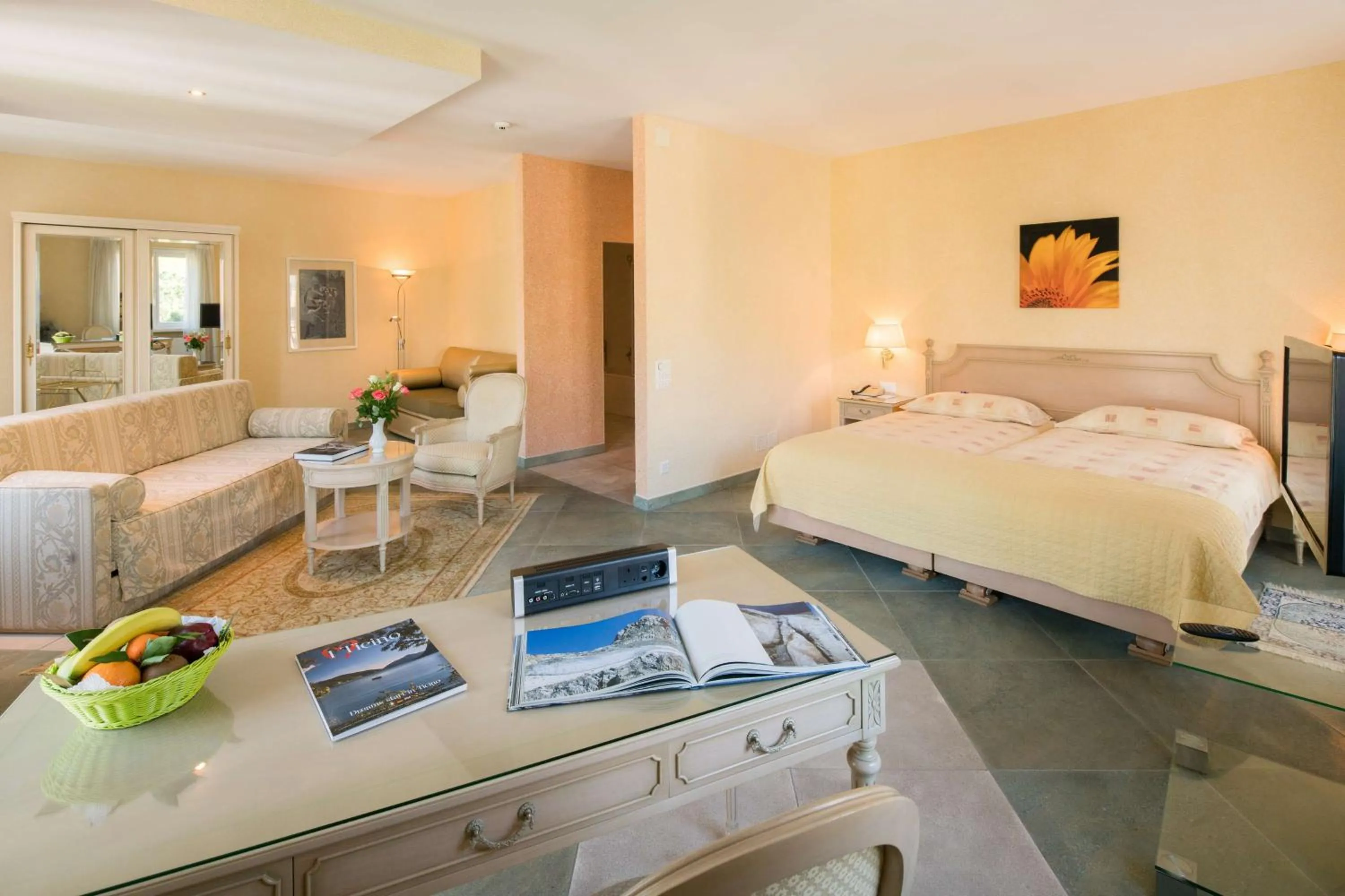 TV and multimedia in Best Western Hotel Bellevue au Lac