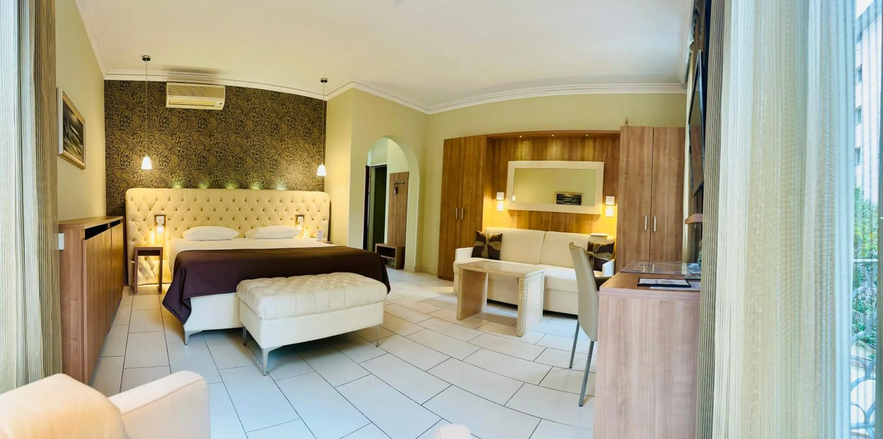 Photo of the whole room in Best Western Hotel Bellevue au Lac