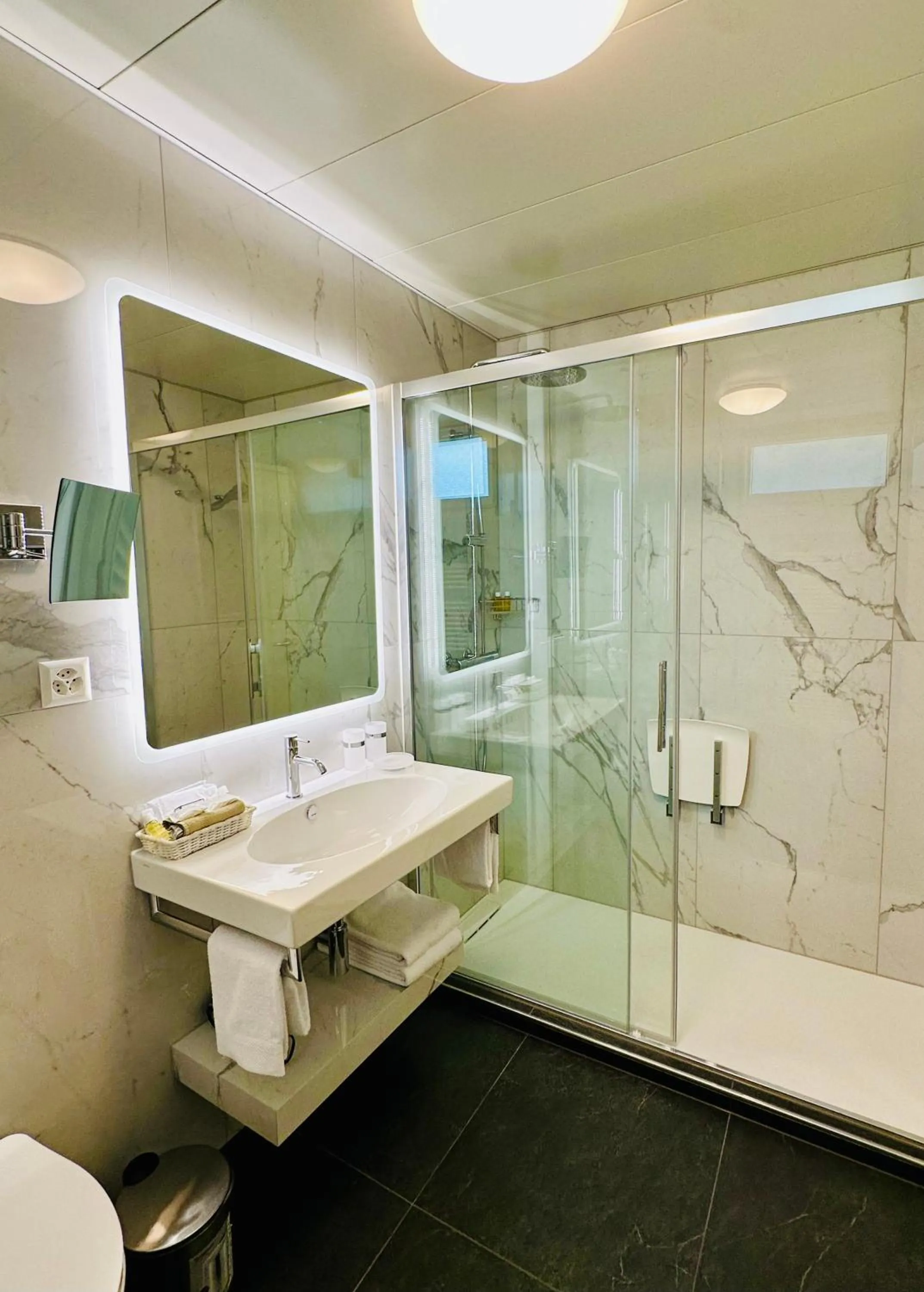 Shower in Best Western Hotel Bellevue au Lac