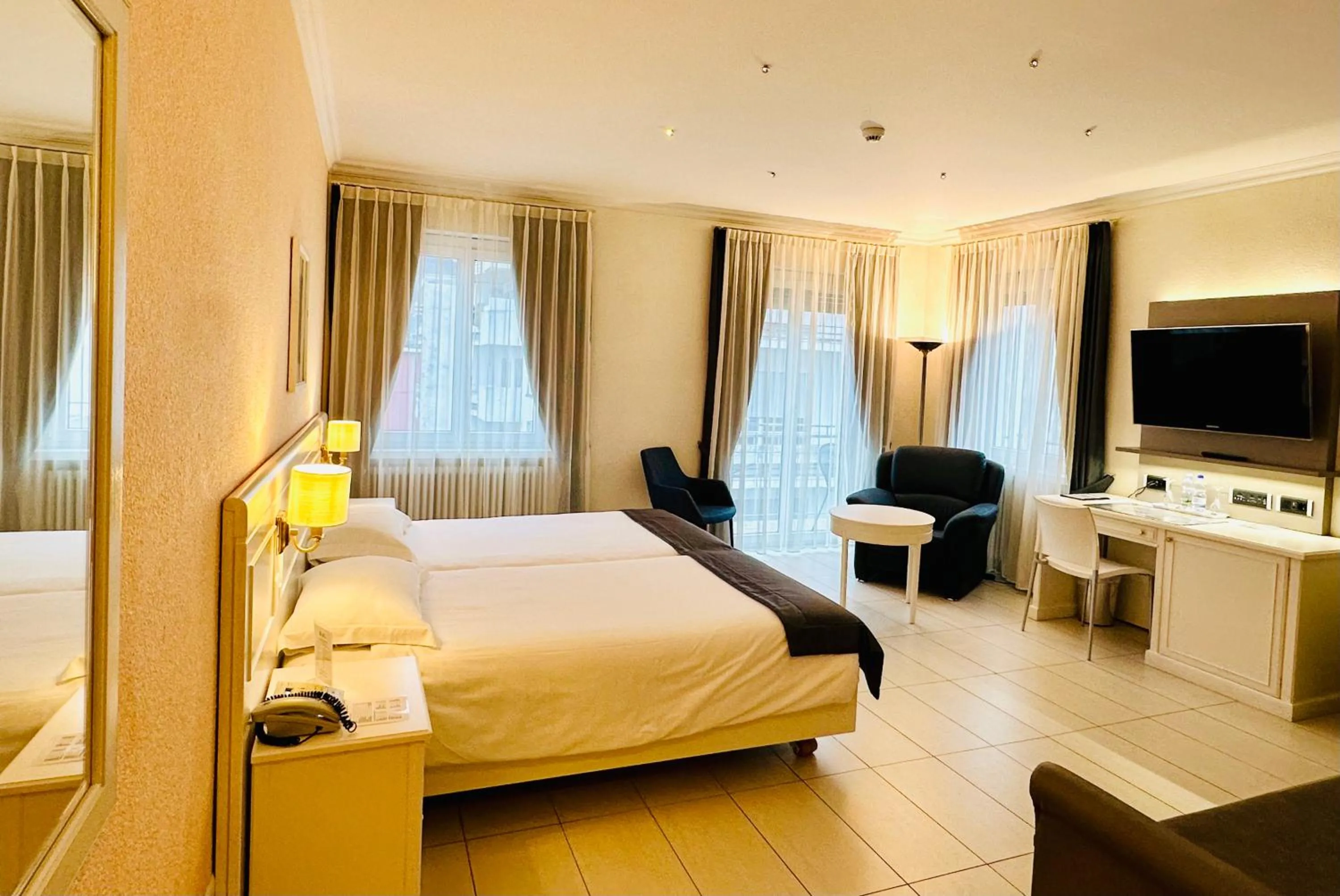 TV and multimedia in Best Western Hotel Bellevue au Lac