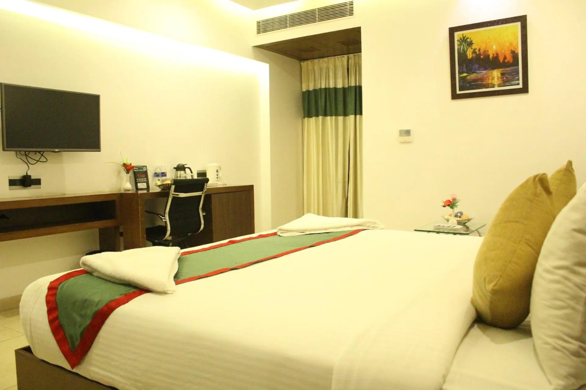 Living room, Bed in Hotel Nk Grand Park Airport Hotel