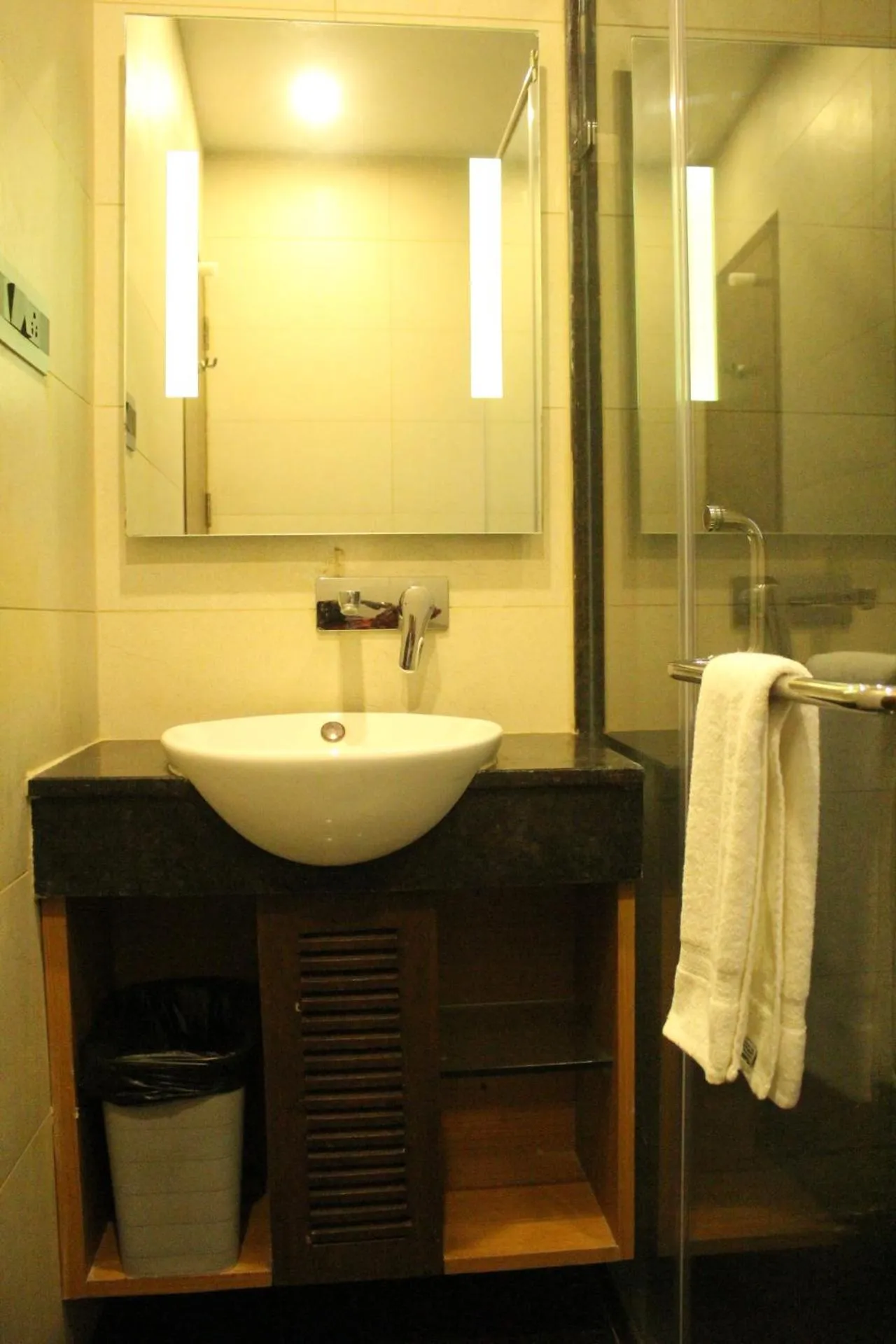 Bathroom in Hotel Nk Grand Park Airport Hotel