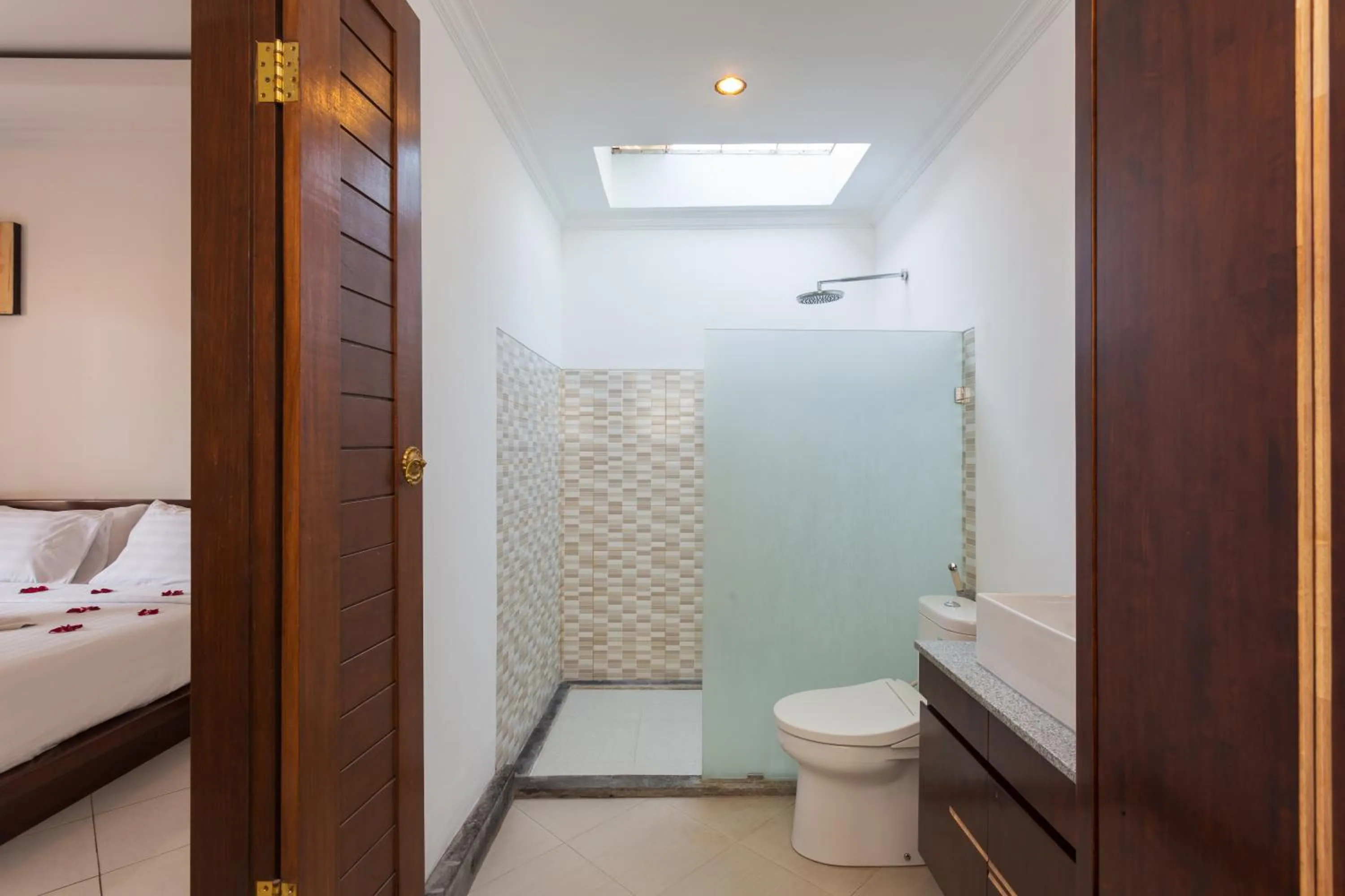 Shower, Bed in Paisa Villa Seminyak