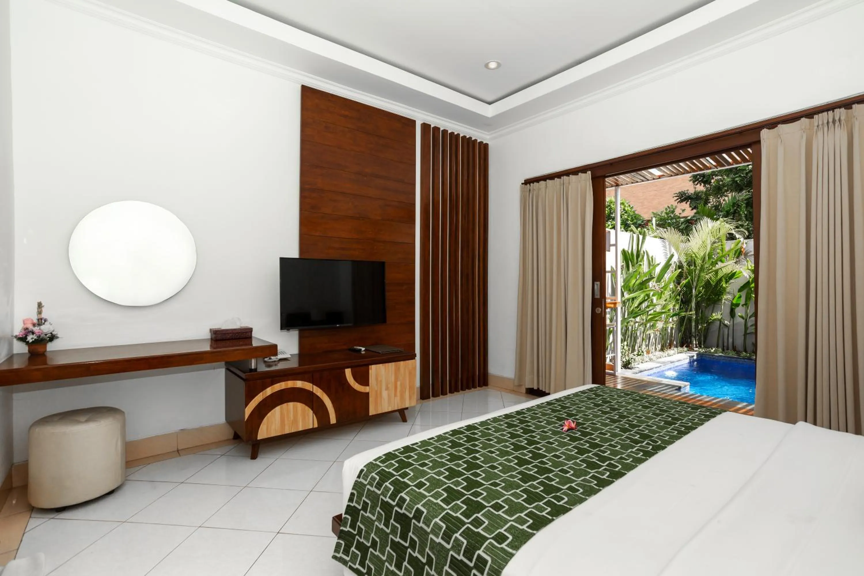 View (from property/room), Bed in Paisa Villa Seminyak