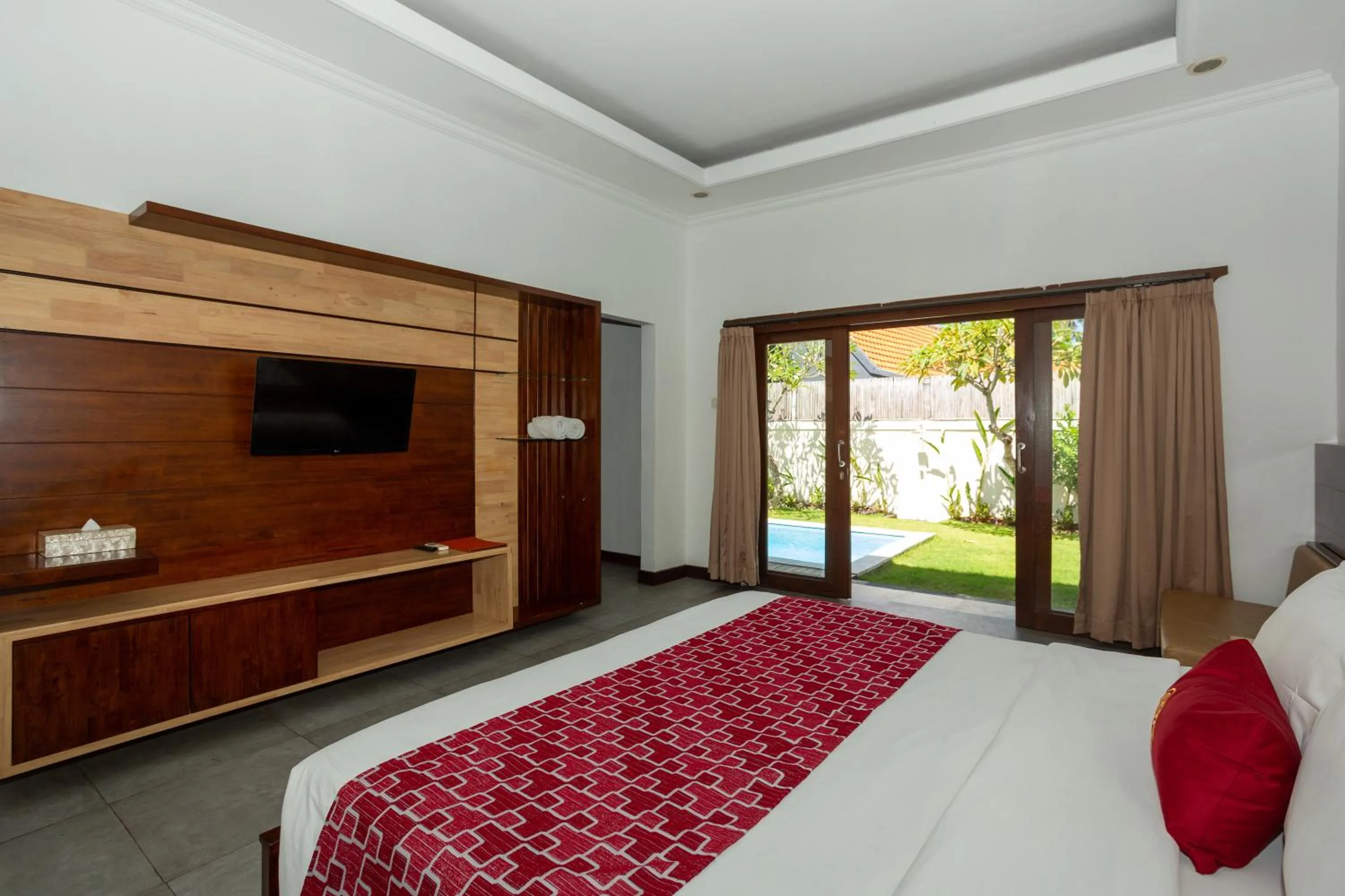 View (from property/room), Bed in Paisa Villa Seminyak