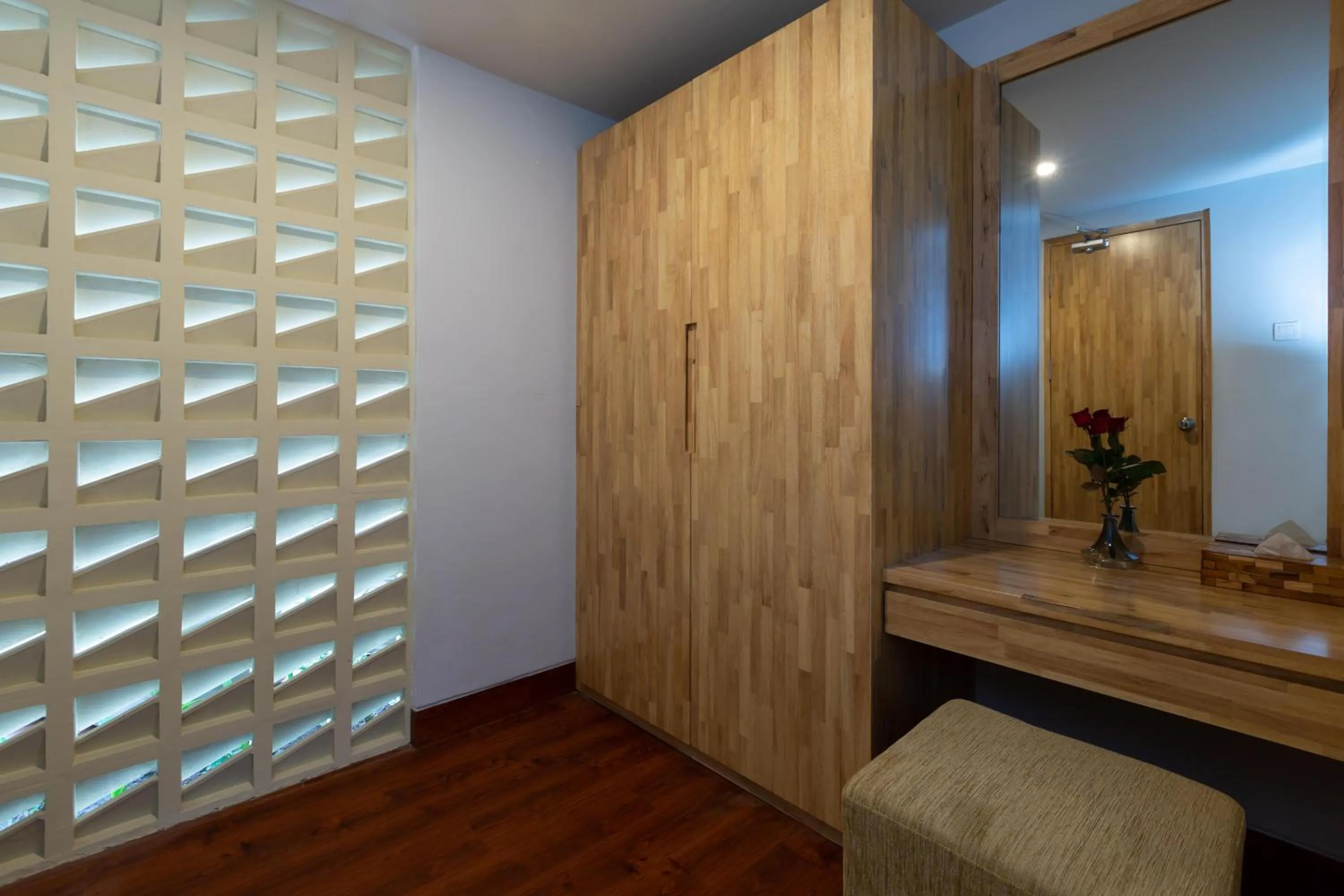 wardrobe in Paisa Villa Seminyak