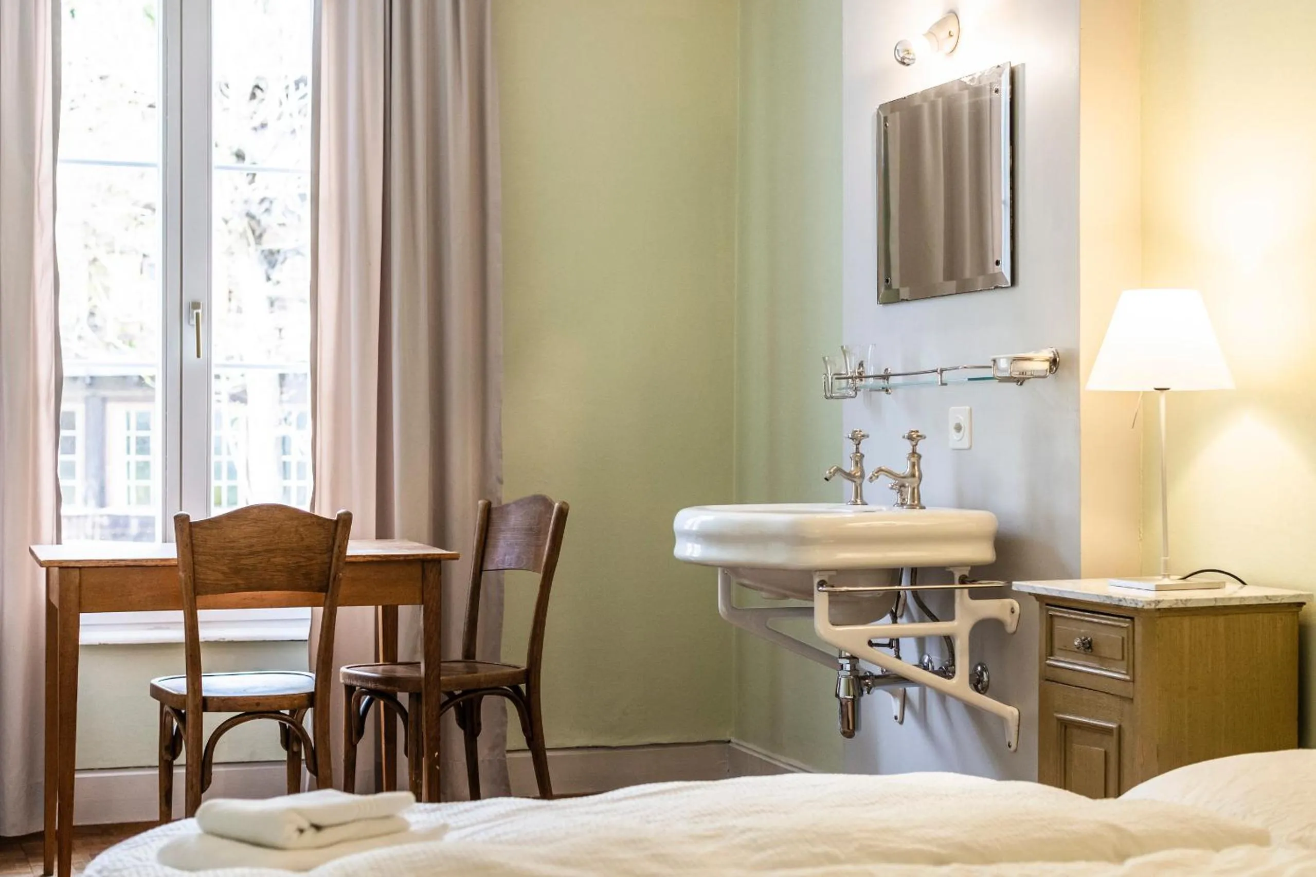 Bedroom, Bed in Hotel Regina