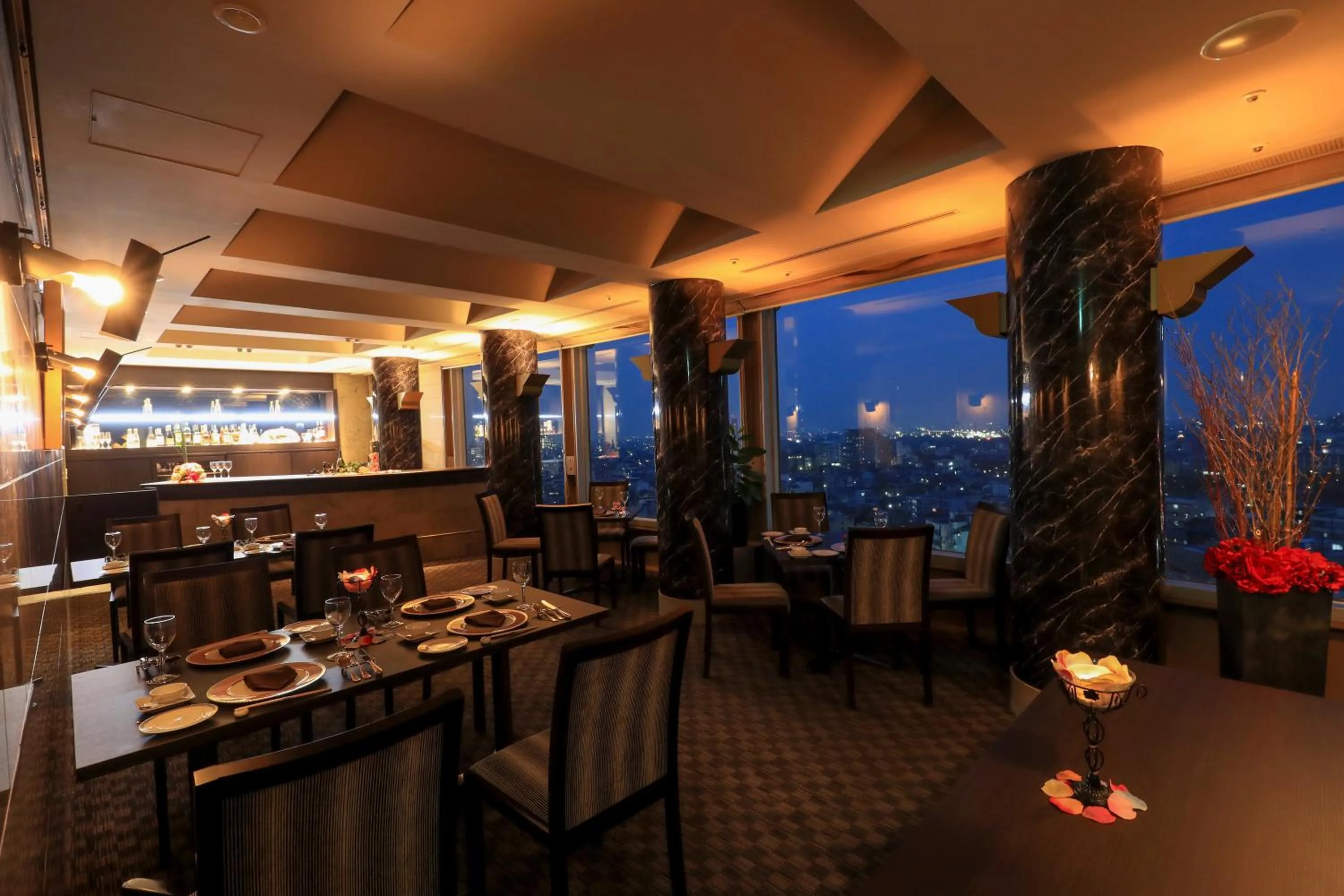 Restaurant/places to eat in Hotel Grand Vert Gizan