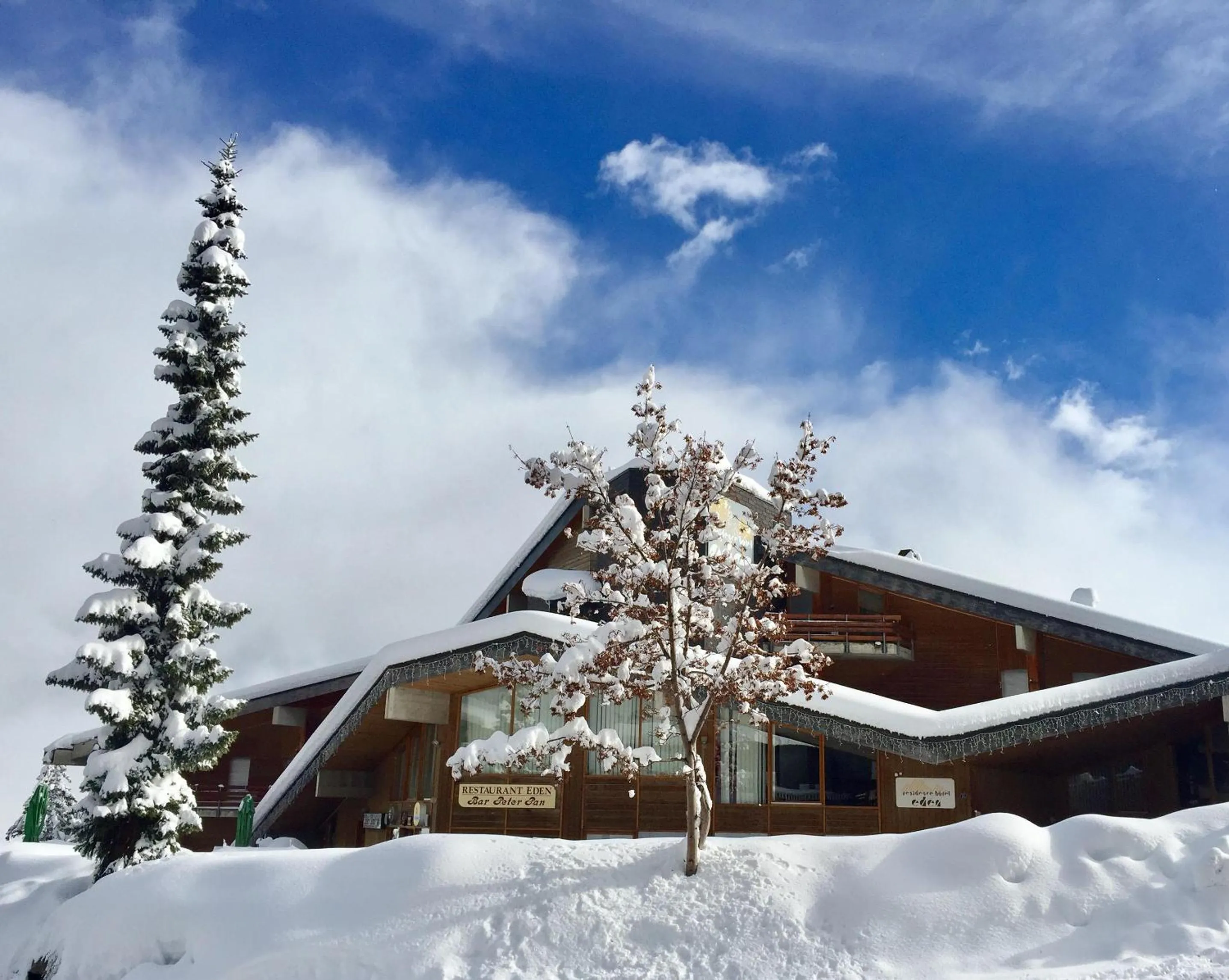 Facade/entrance in Eden Resort Anzère