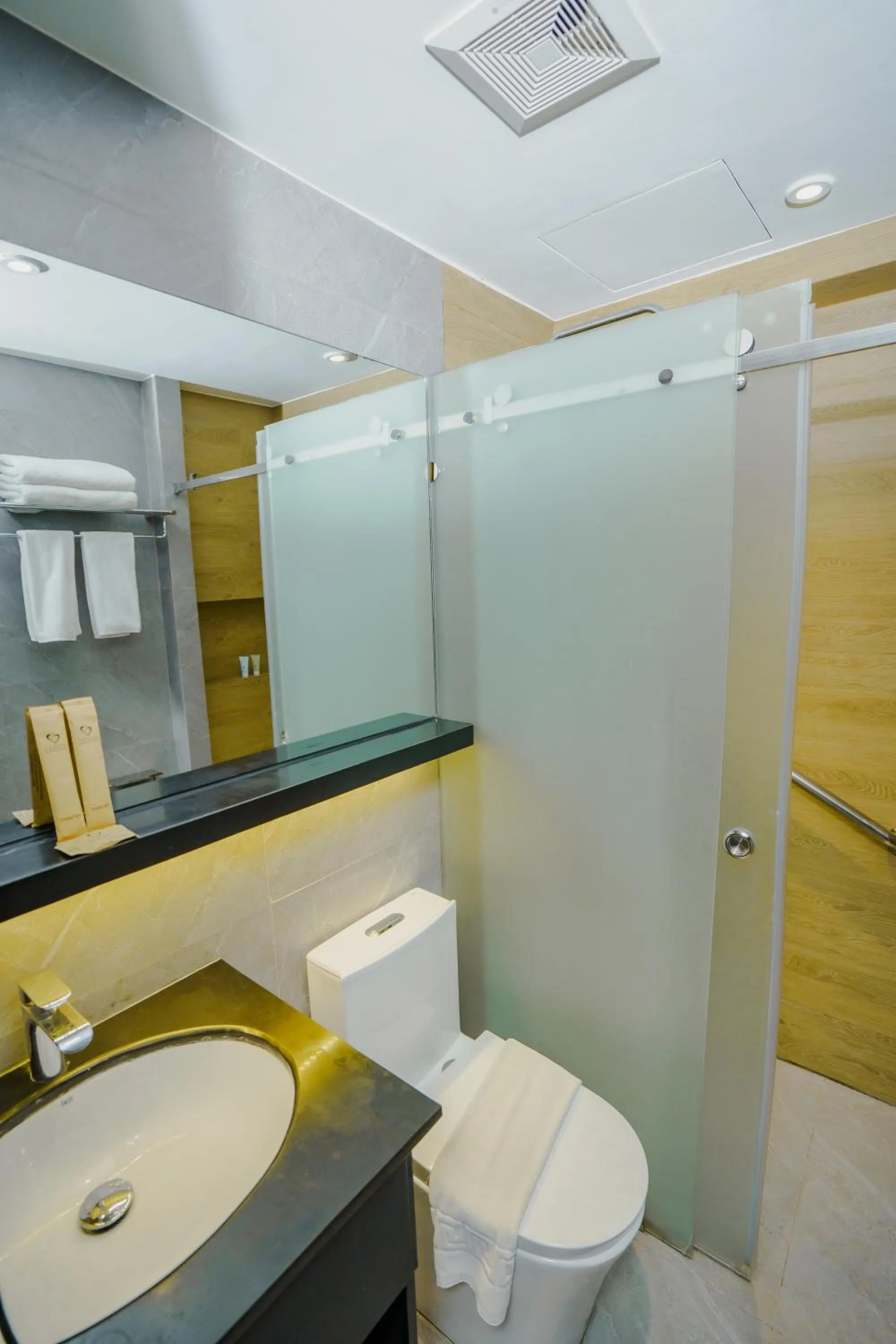 Bathroom in Venus Parkview Hotel