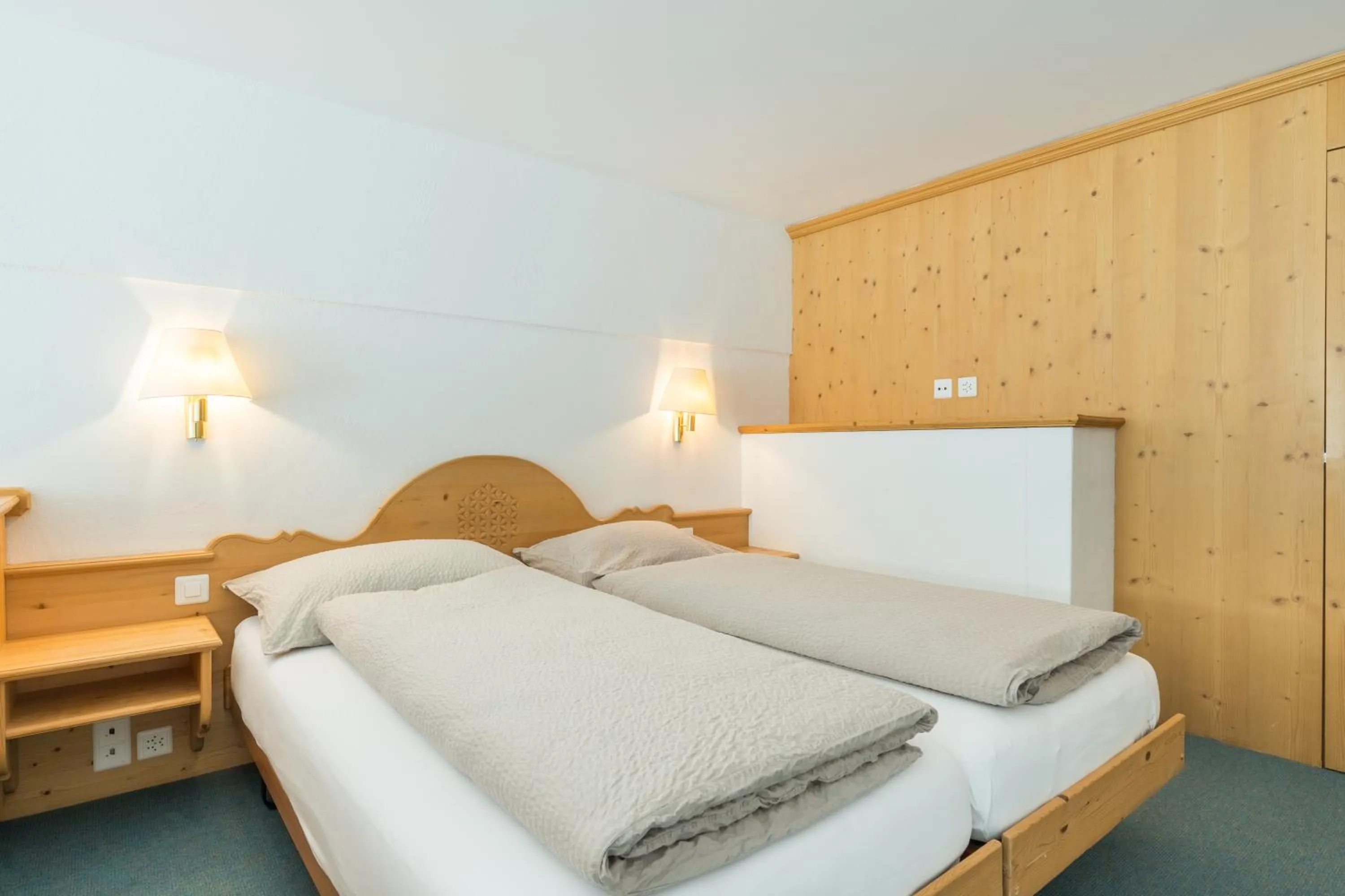 Bed in Hotel Chesa Surlej