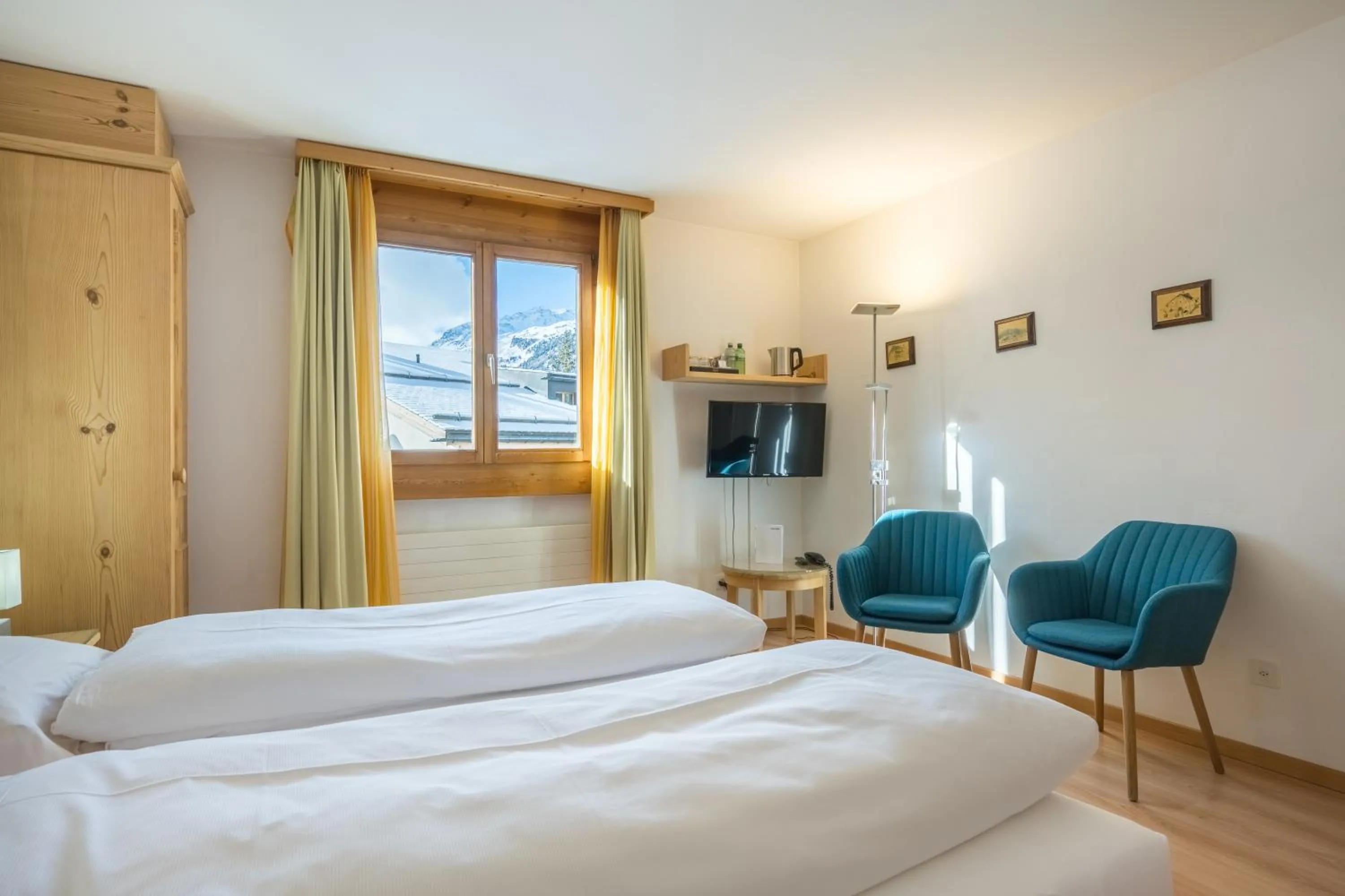 Bed in Hotel Chesa Surlej