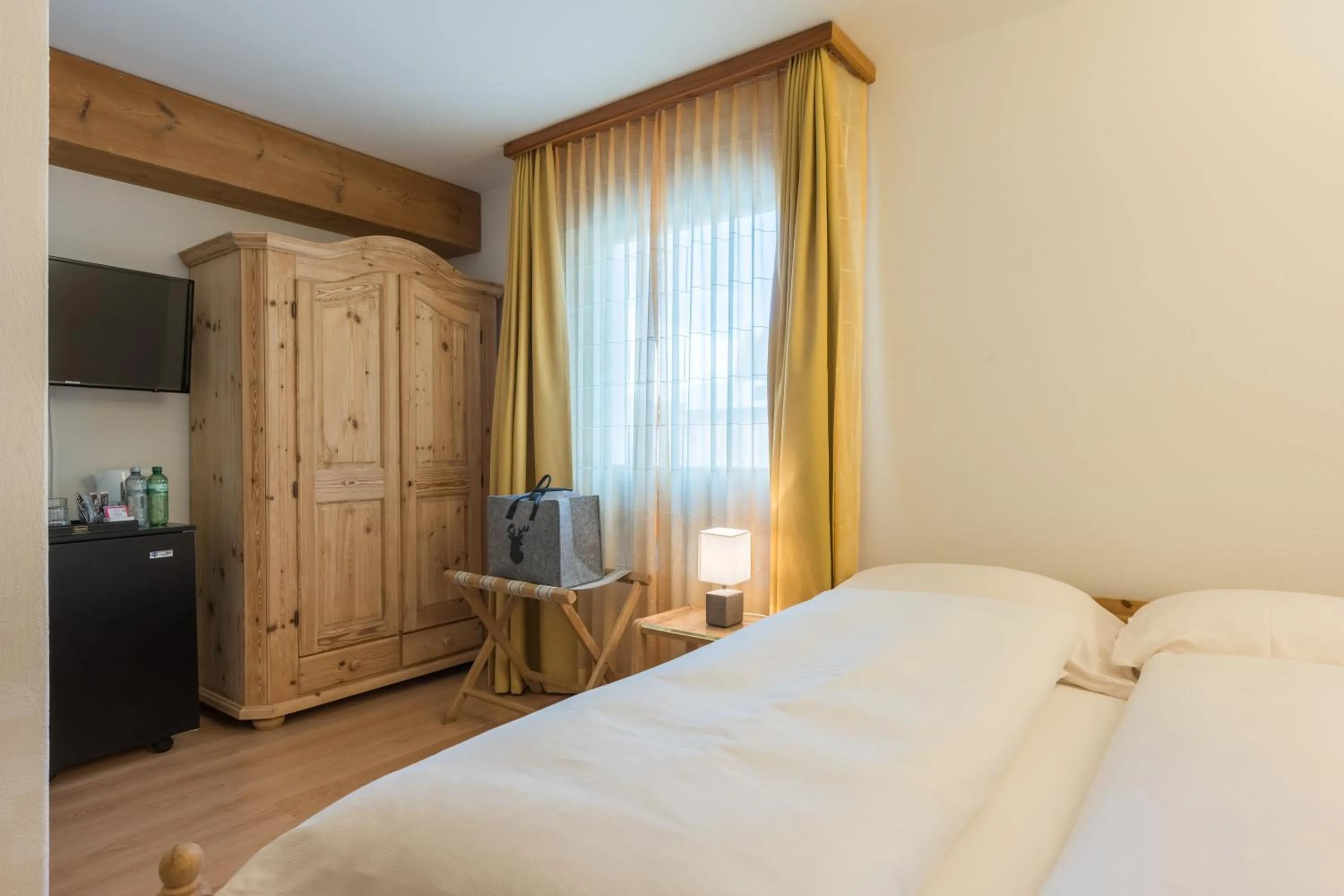 Bed in Hotel Chesa Surlej