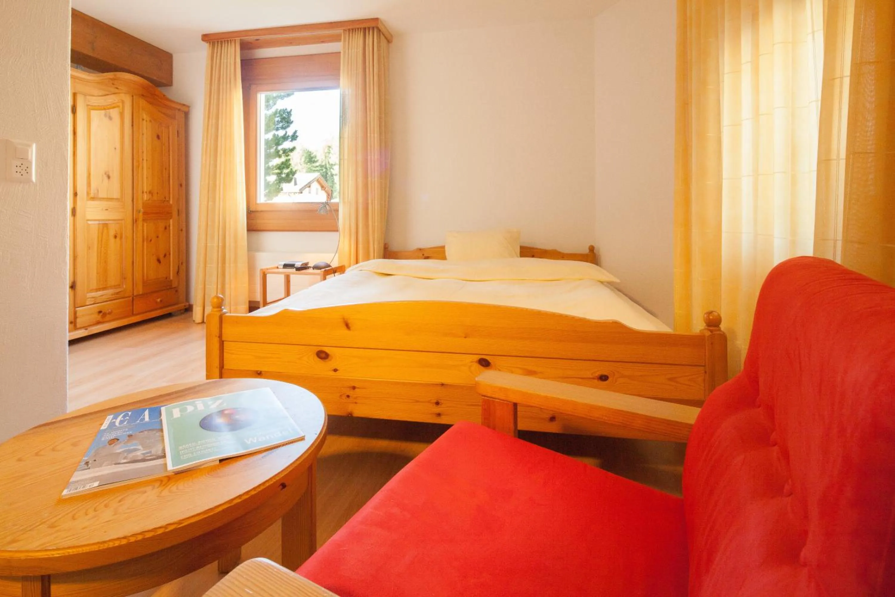 Bed in Hotel Chesa Surlej