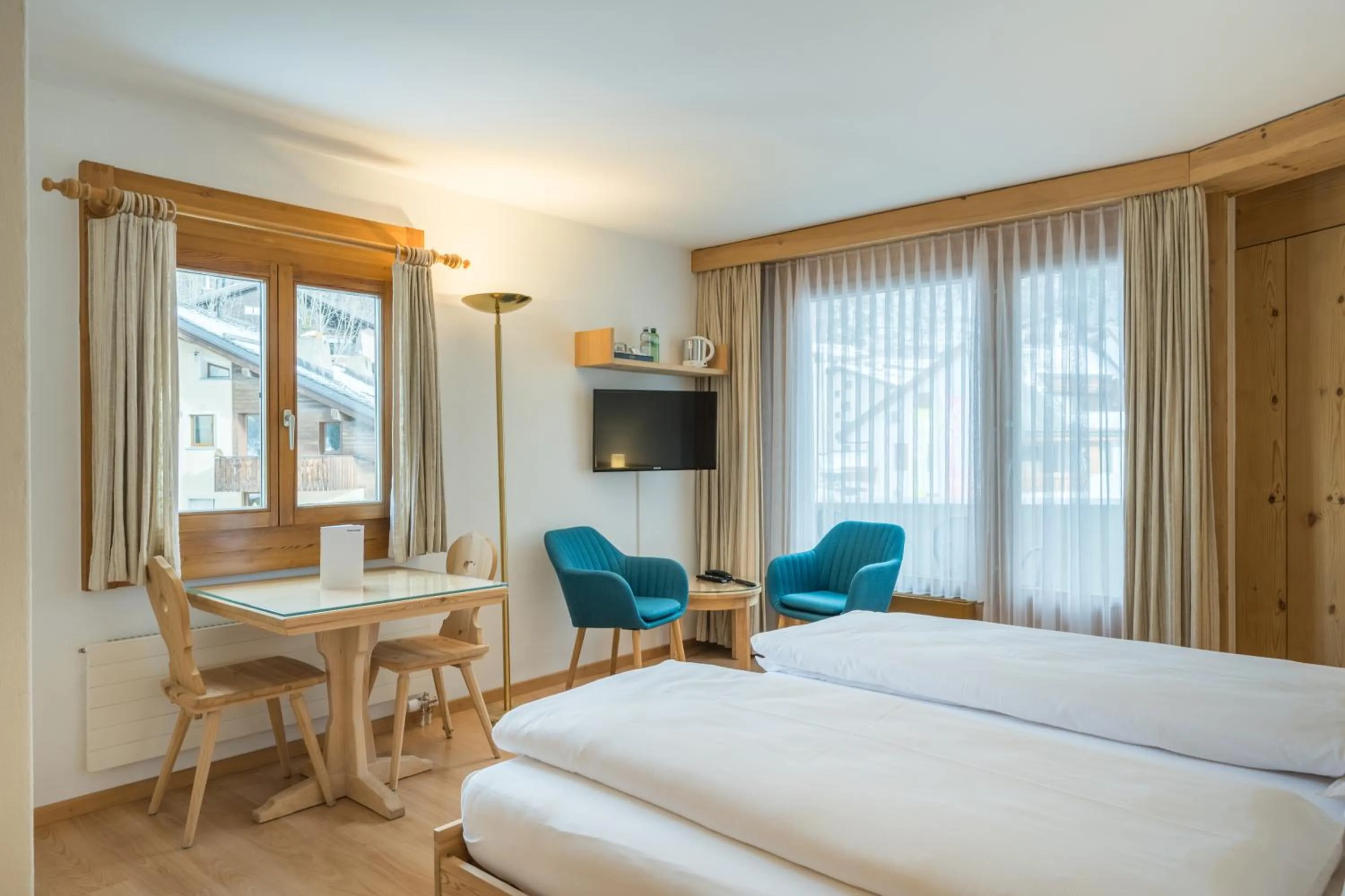 Bed in Hotel Chesa Surlej