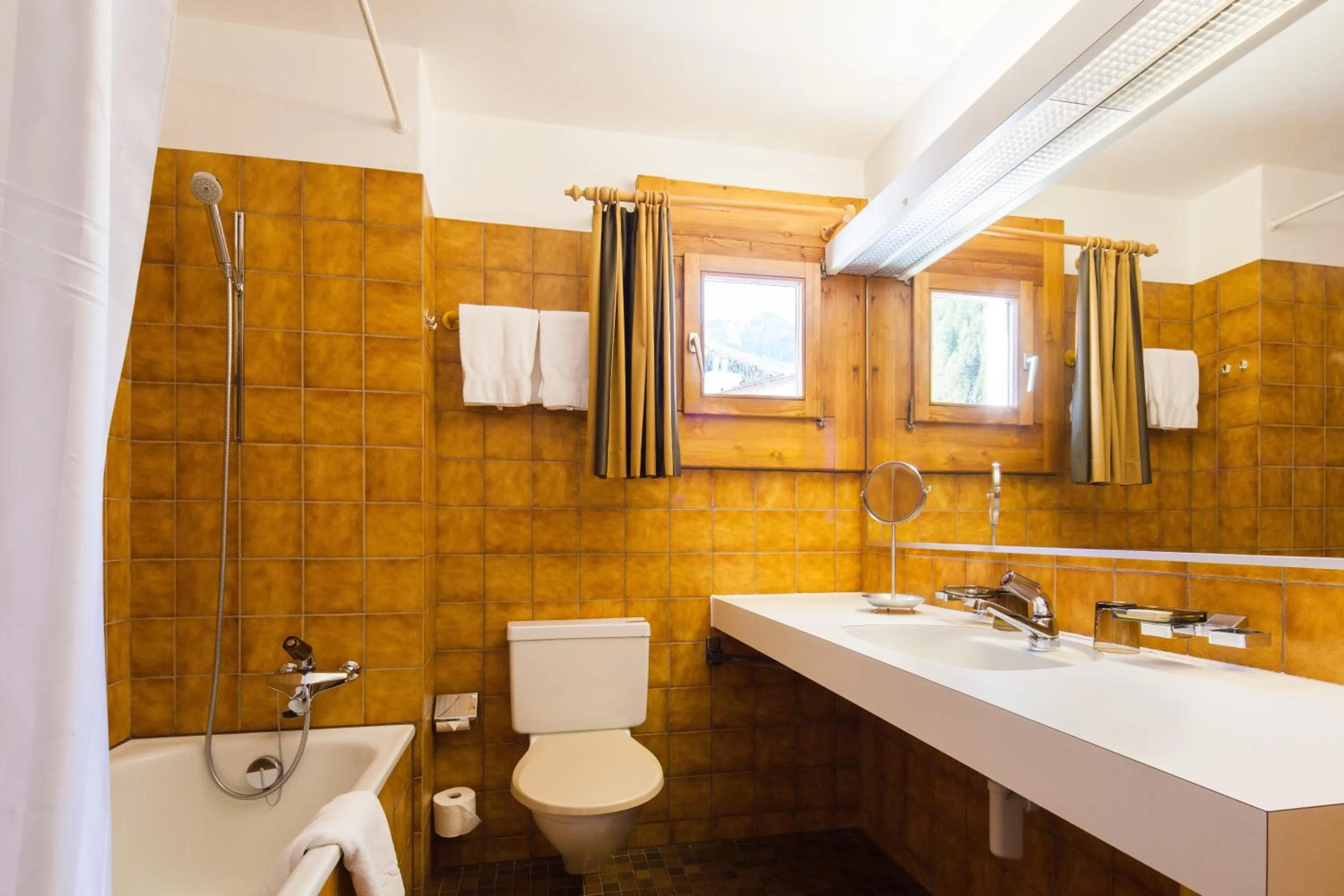 Bathroom in Hotel Chesa Surlej