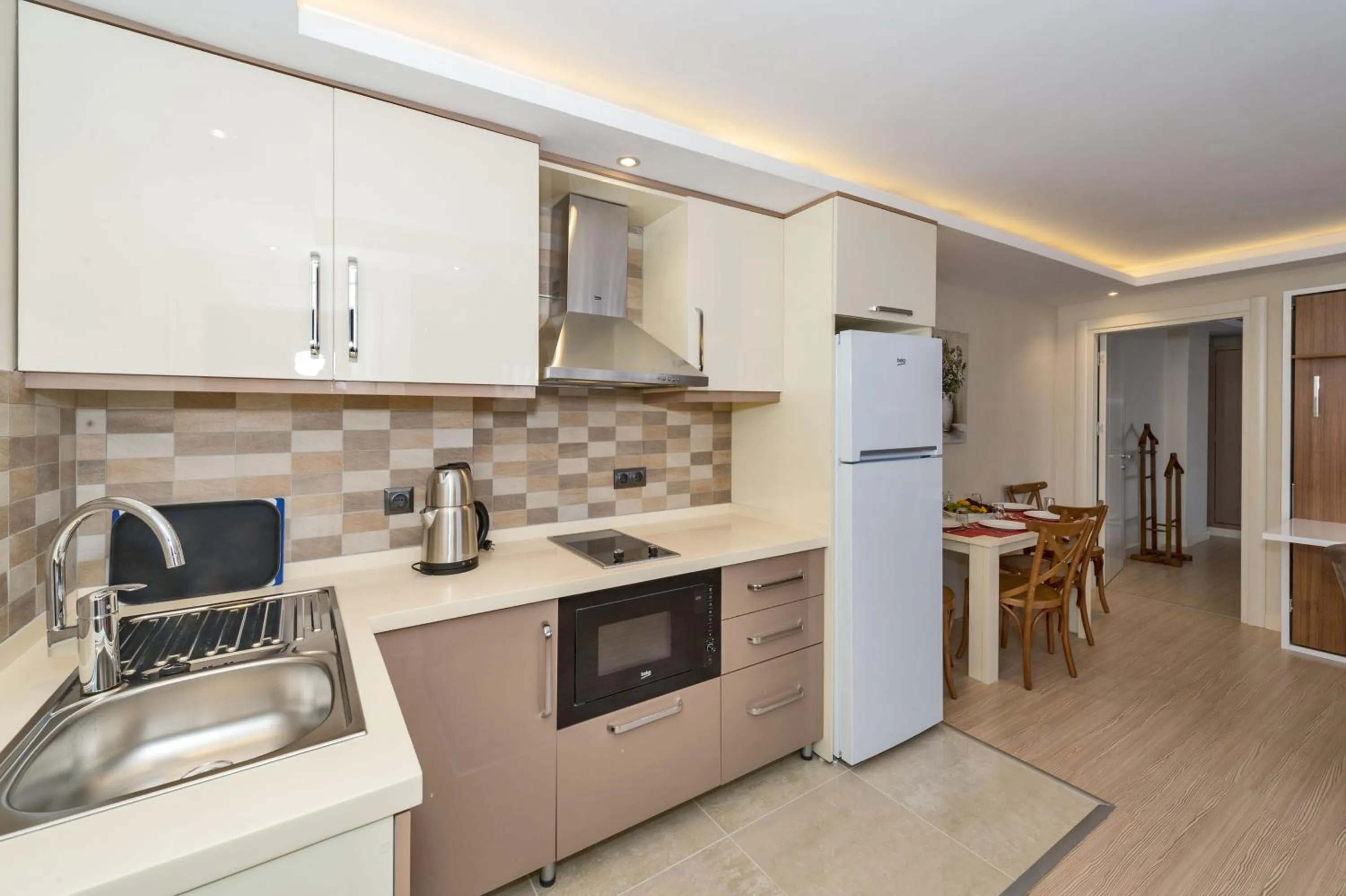 Kitchen or kitchenette in Gen Suites