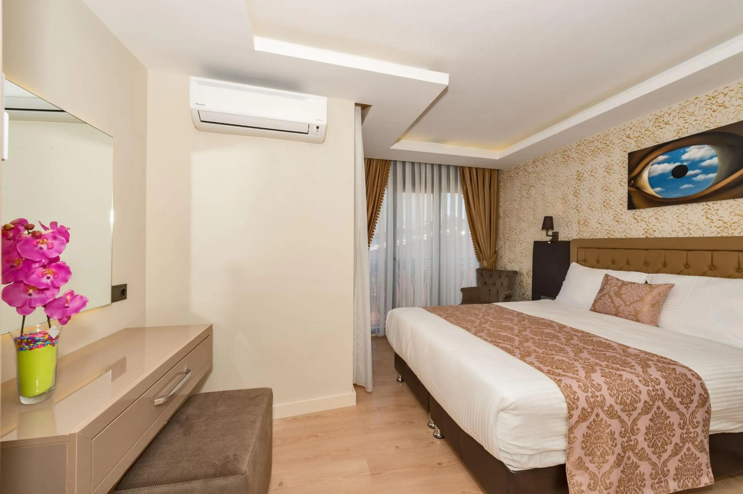 Bedroom, Bed in Gen Suites