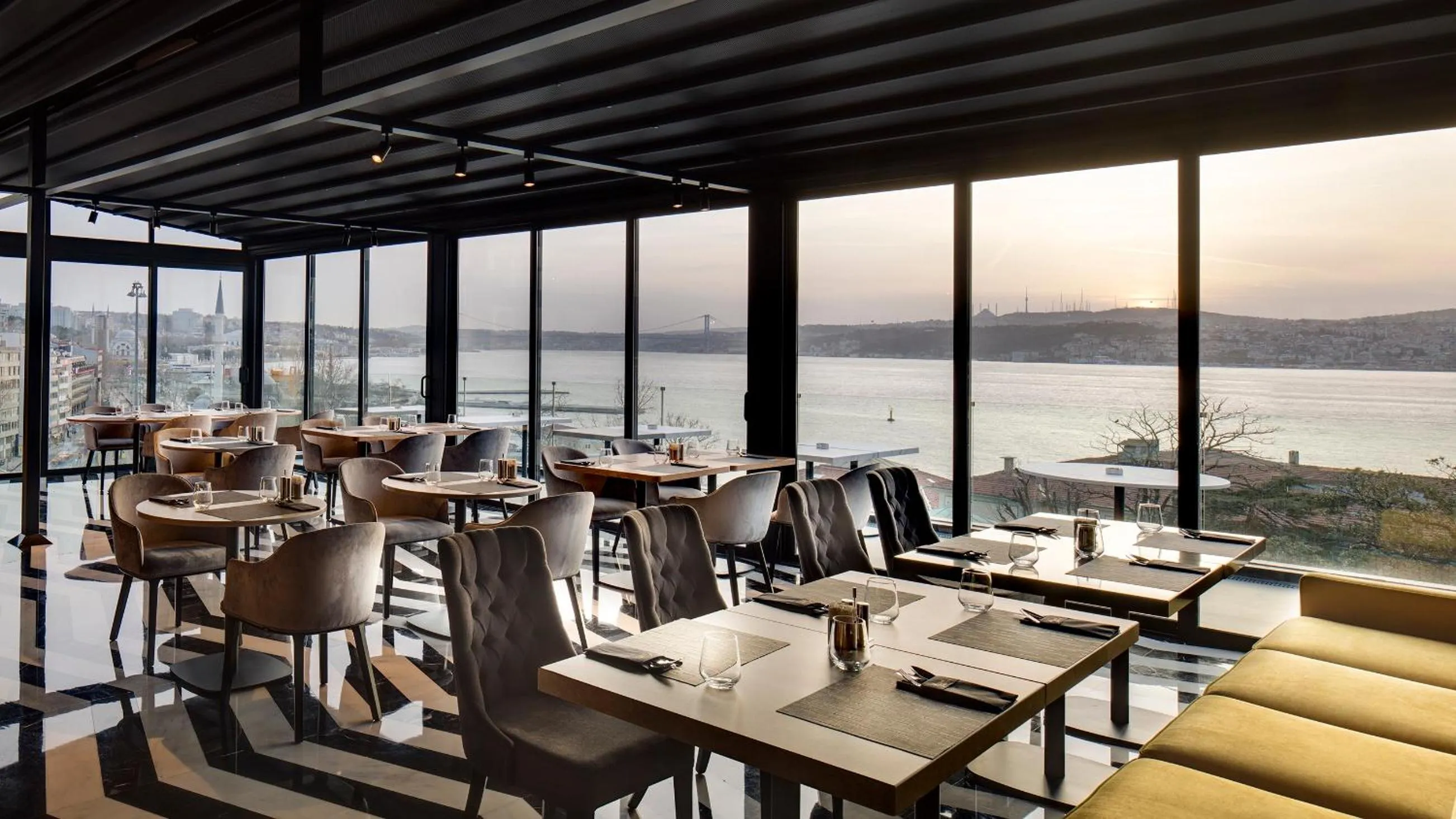 Restaurant/places to eat in Metropolitan Hotels Bosphorus - Special Category