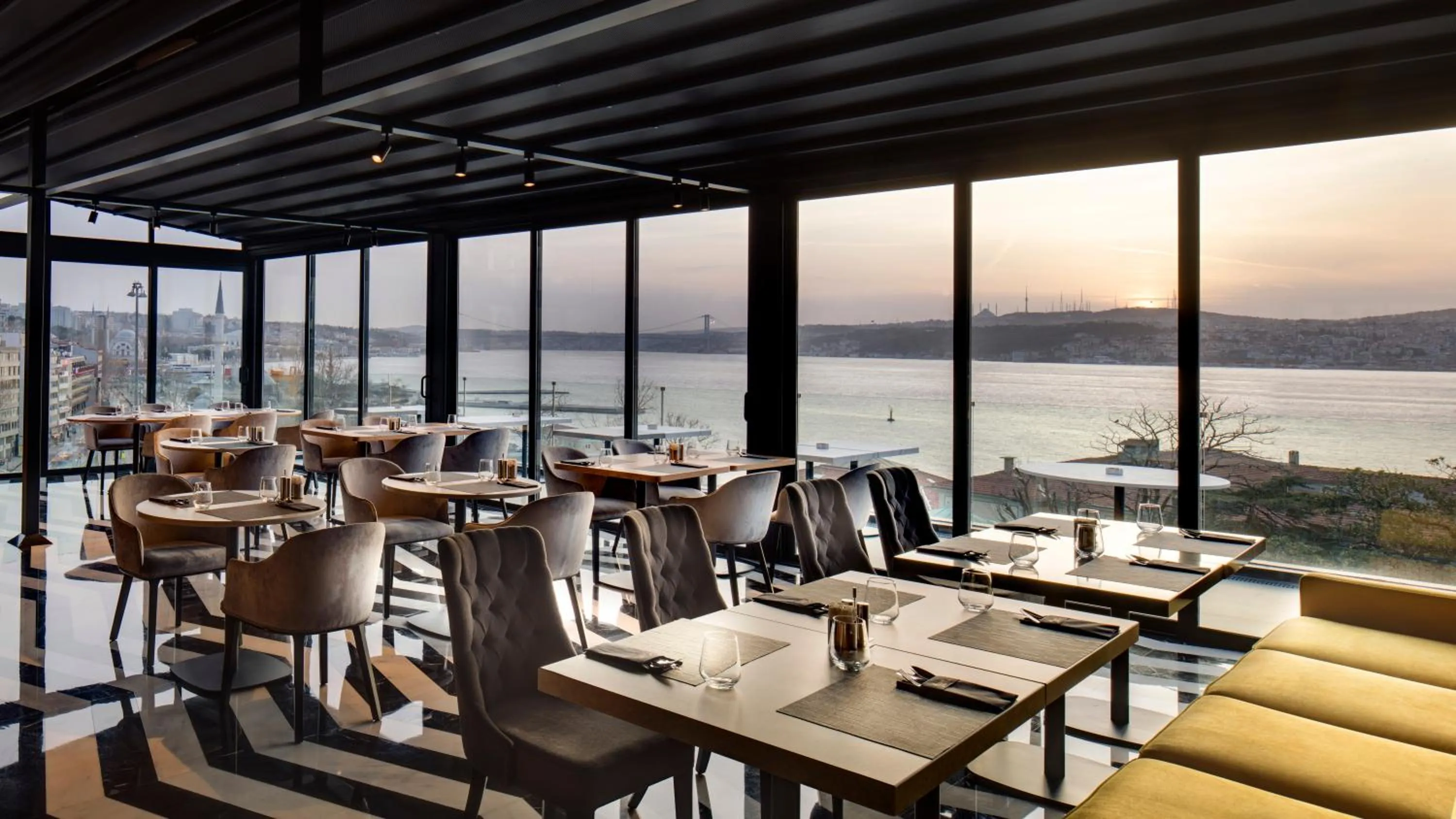 Restaurant/places to eat in Metropolitan Hotels Bosphorus - Special Category