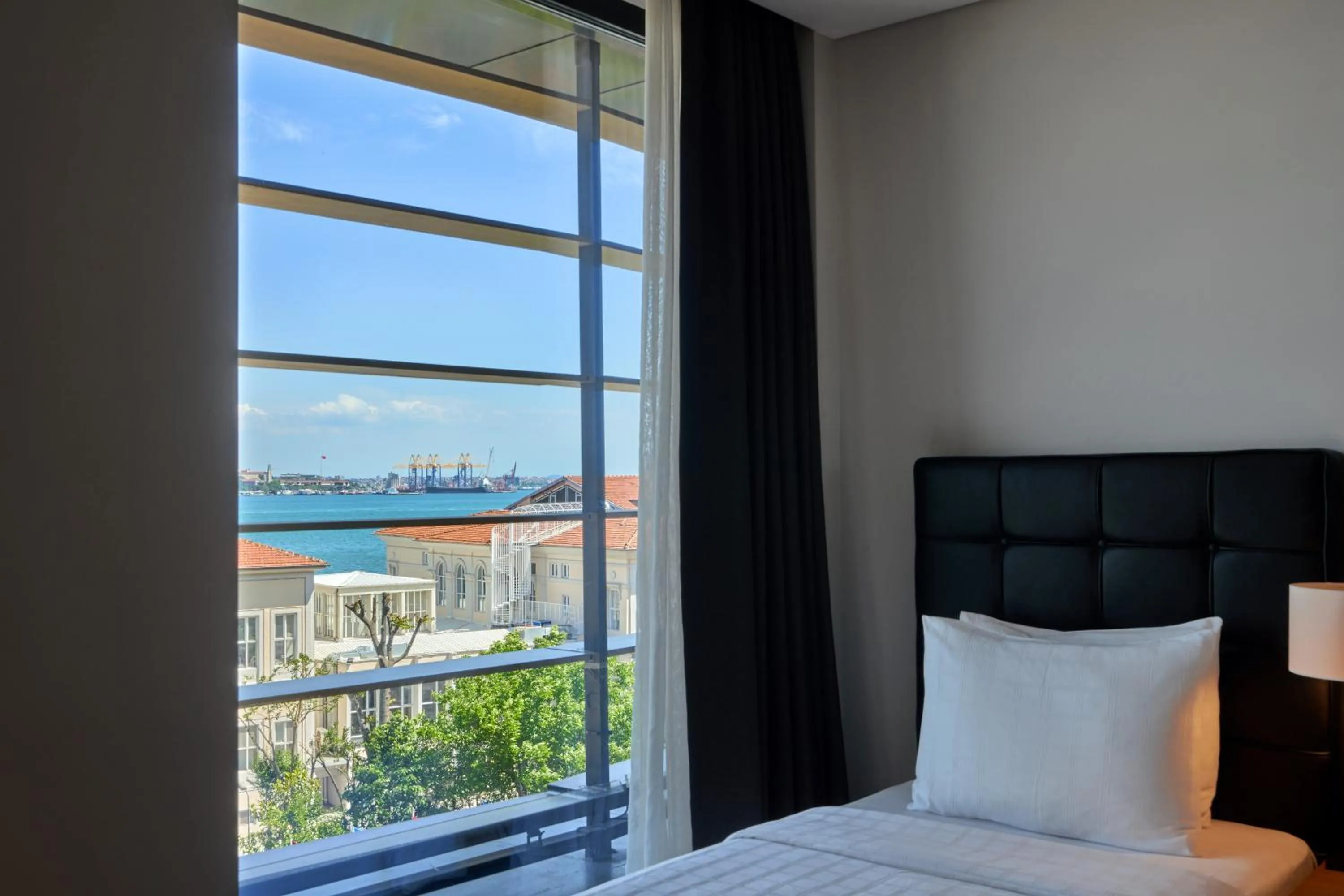 View (from property/room), Bed in Metropolitan Hotels Bosphorus - Special Category
