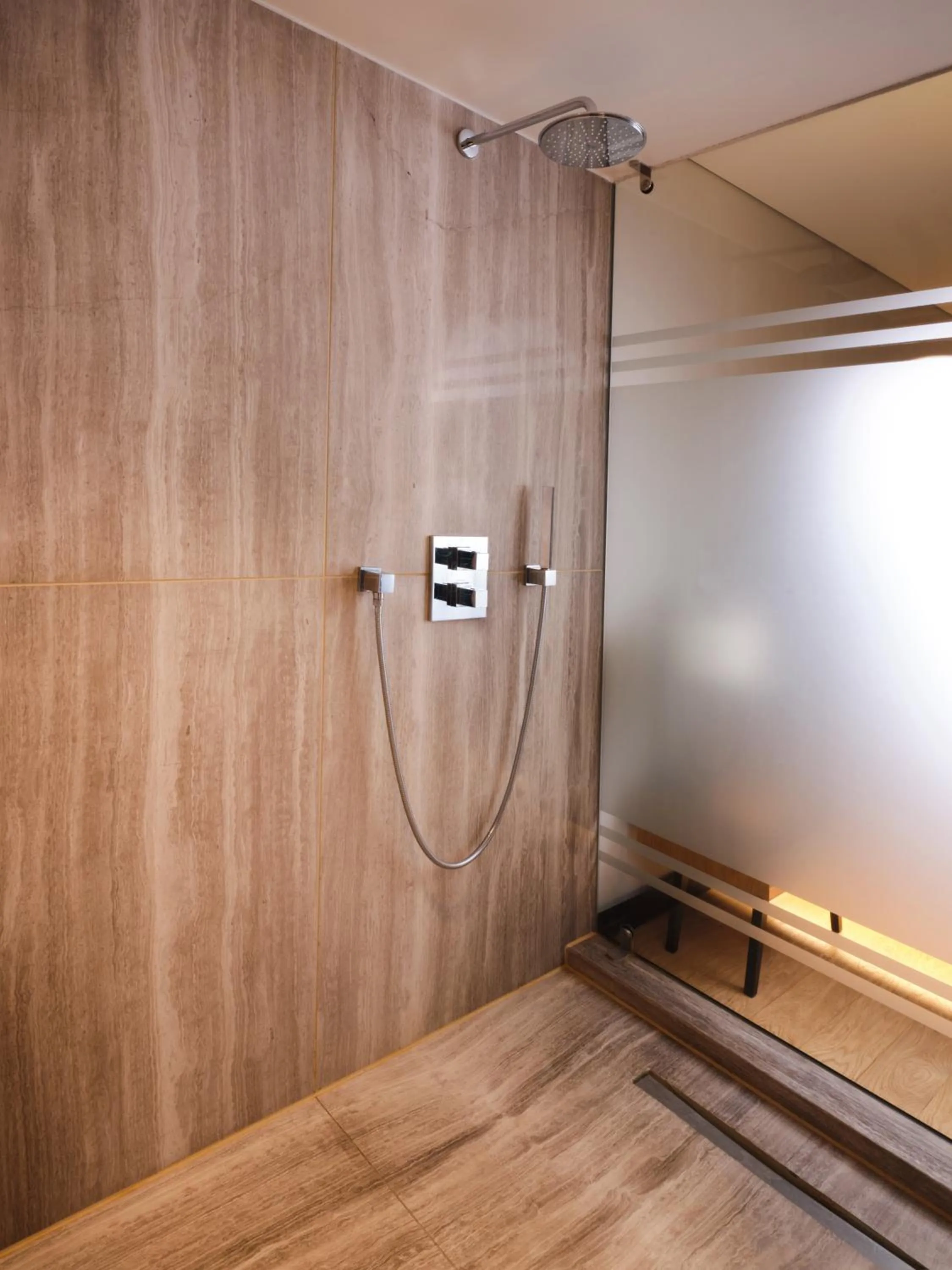 Shower in Metropolitan Hotels Bosphorus - Special Category