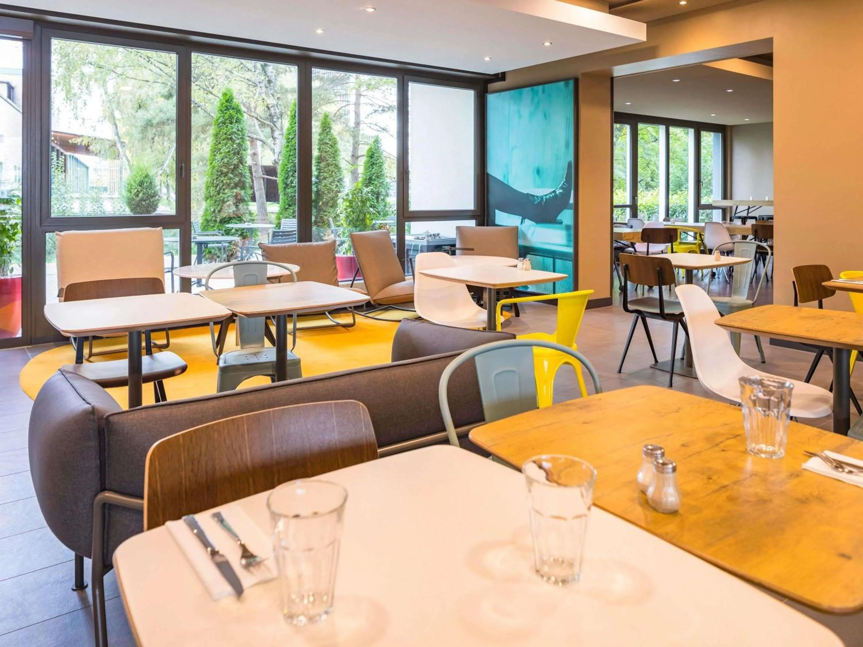 Restaurant/places to eat in ibis Zürich Messe Airport