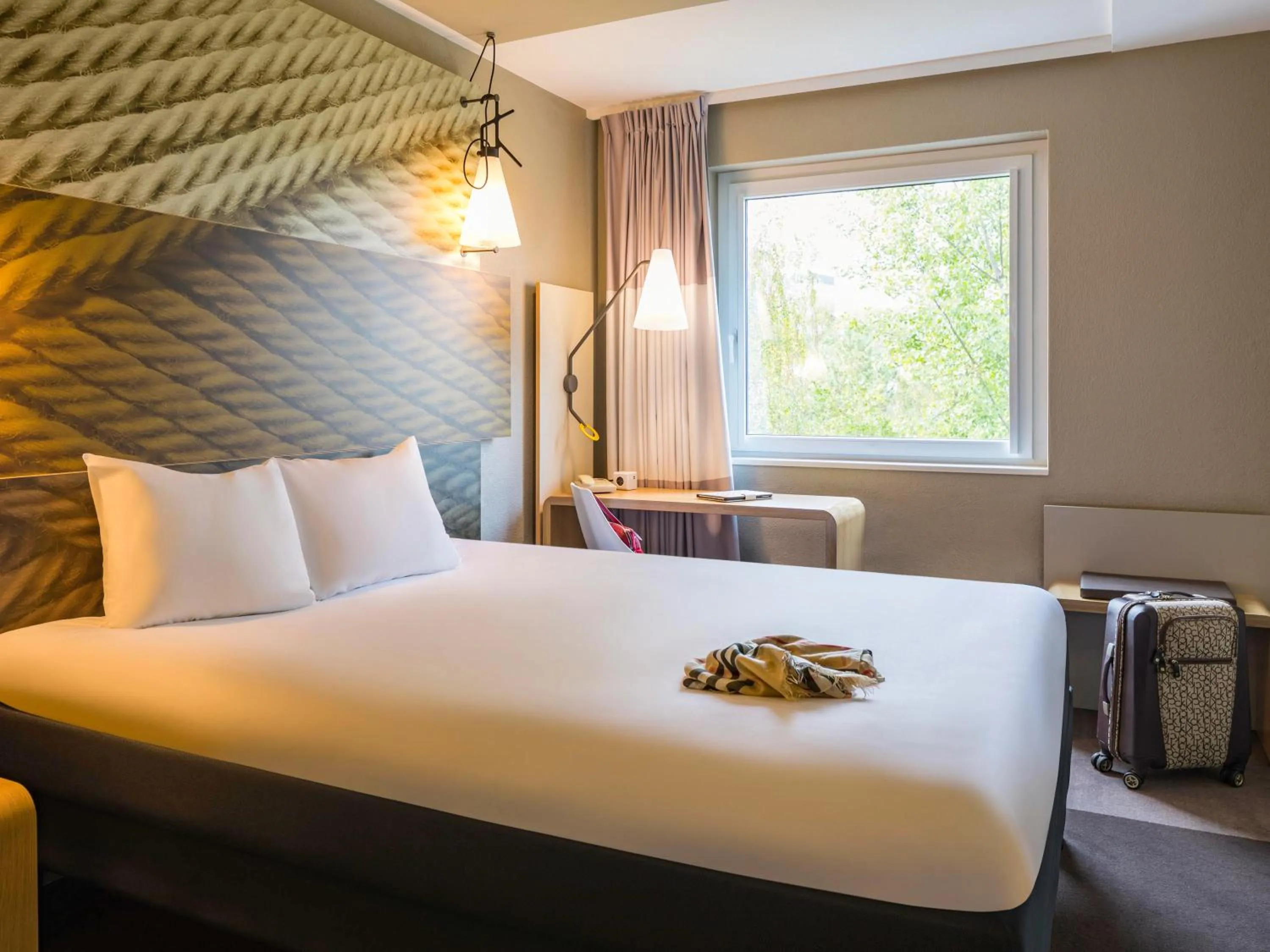 Bedroom, Bed in ibis Zürich Messe Airport