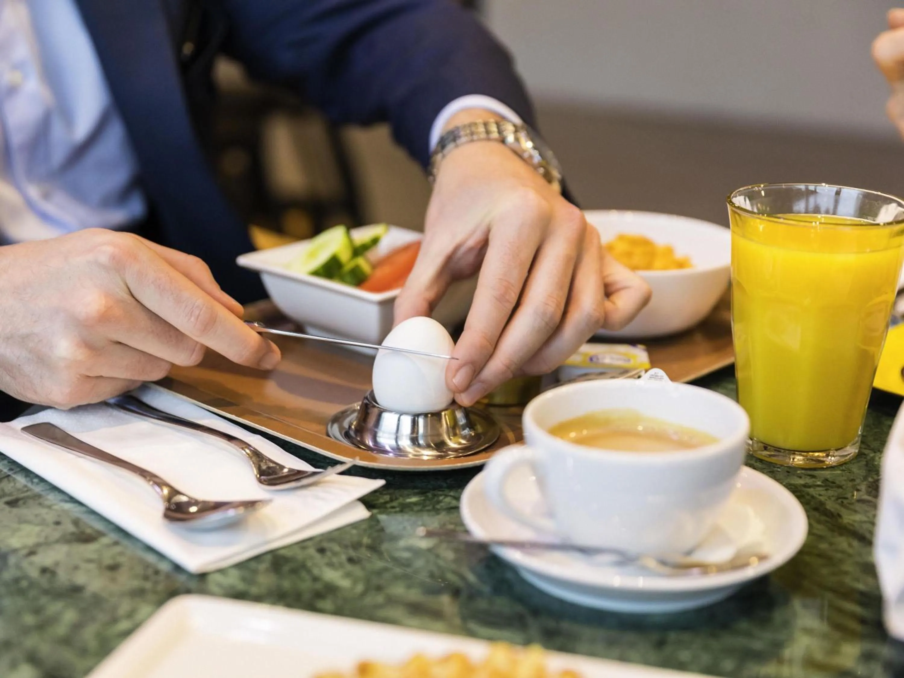 Restaurant/places to eat in ibis Zürich Messe Airport