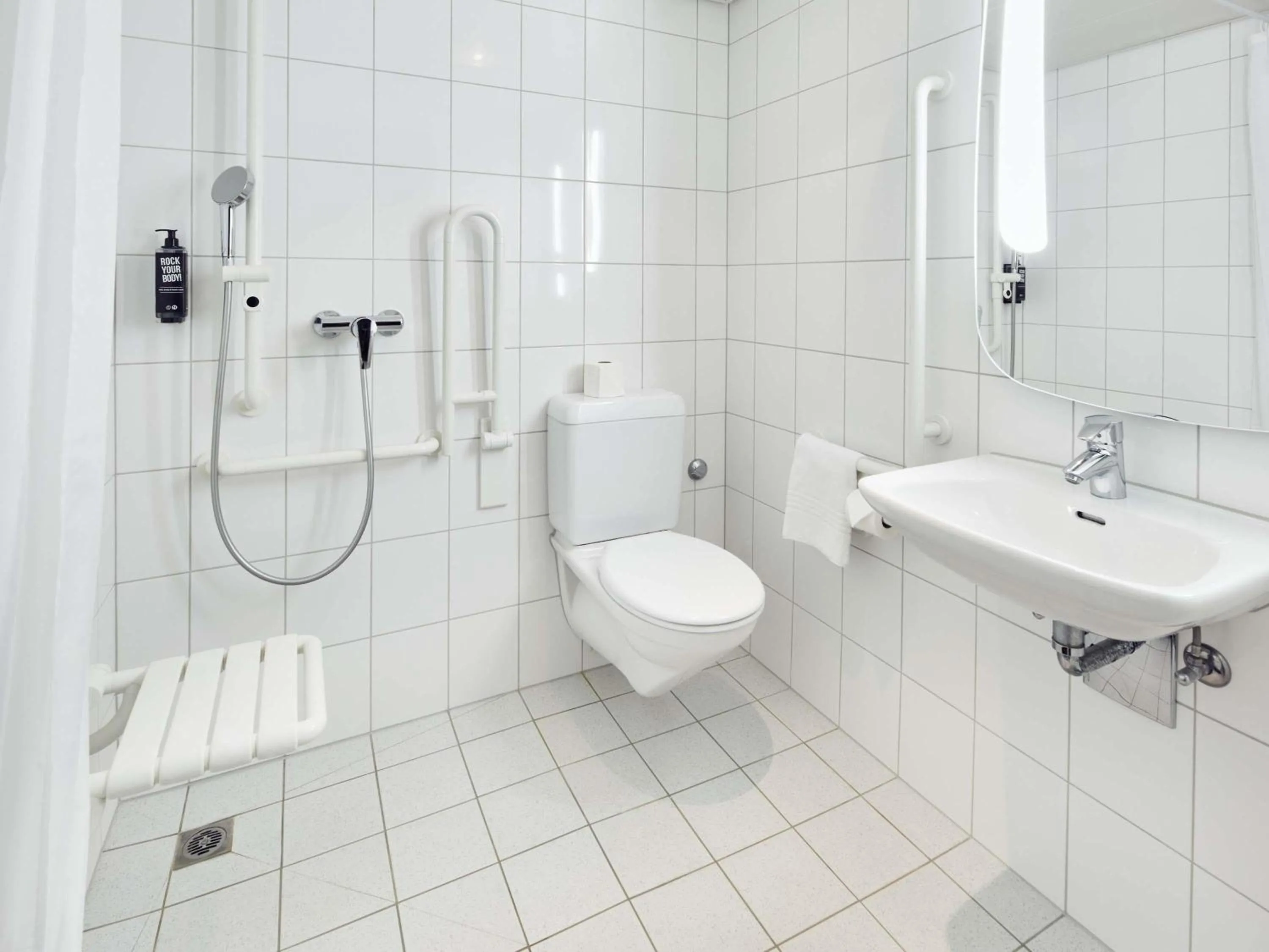 Bedroom in ibis Zürich Messe Airport