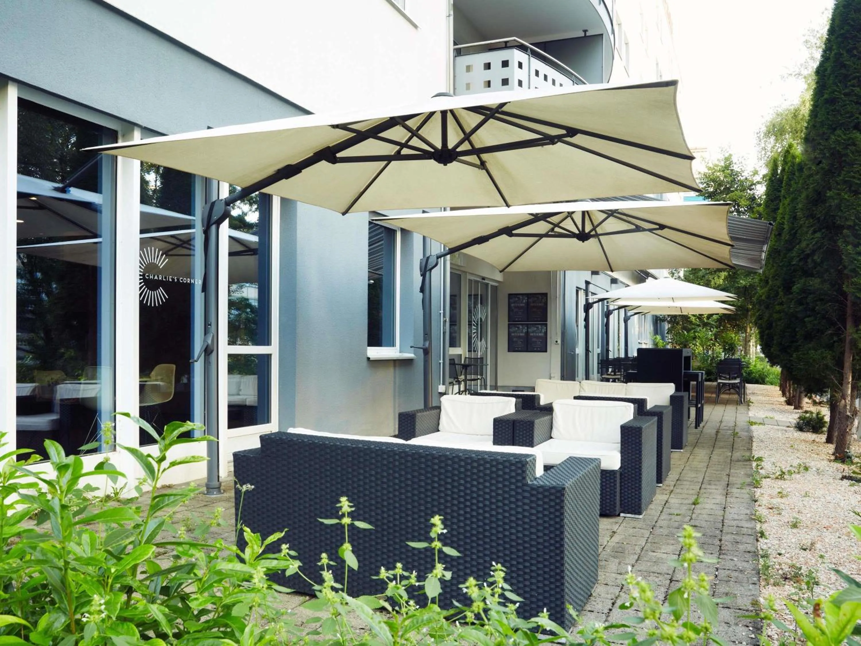 Lounge or bar in ibis Zürich Messe Airport