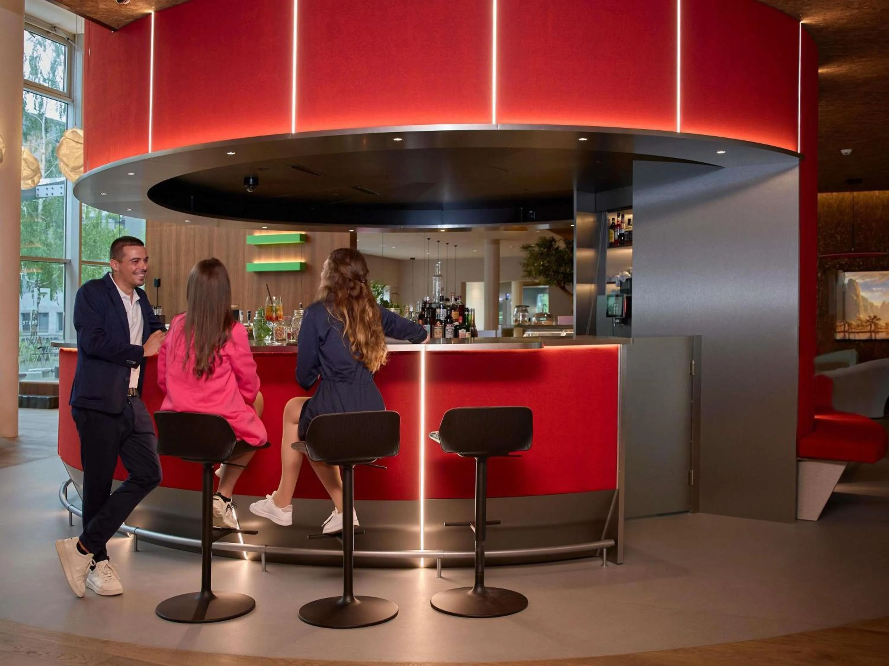 Restaurant/places to eat in ibis Zürich City West