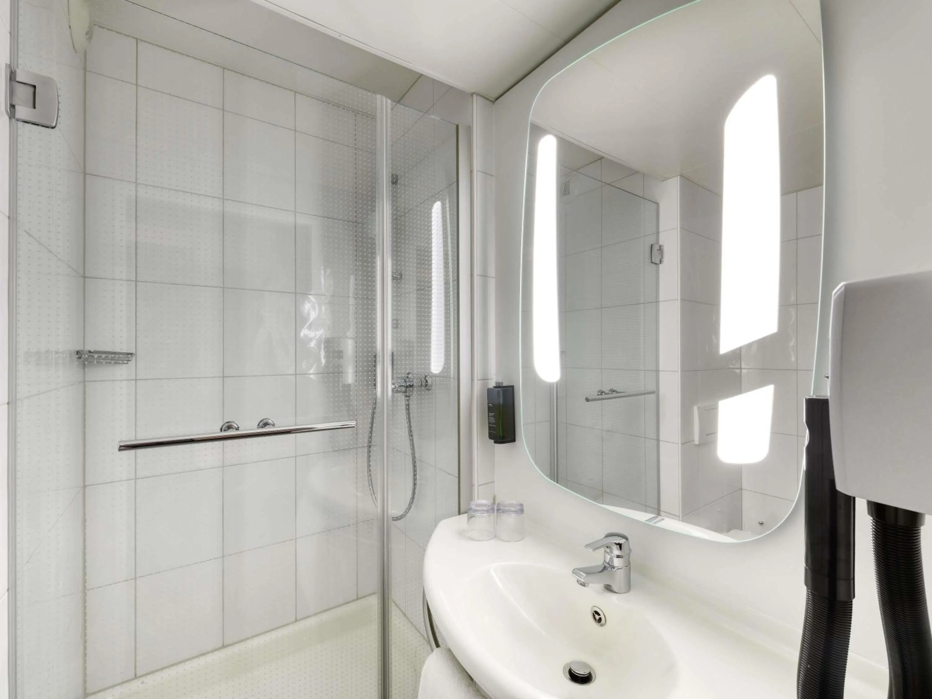 Bedroom in ibis Zürich City West