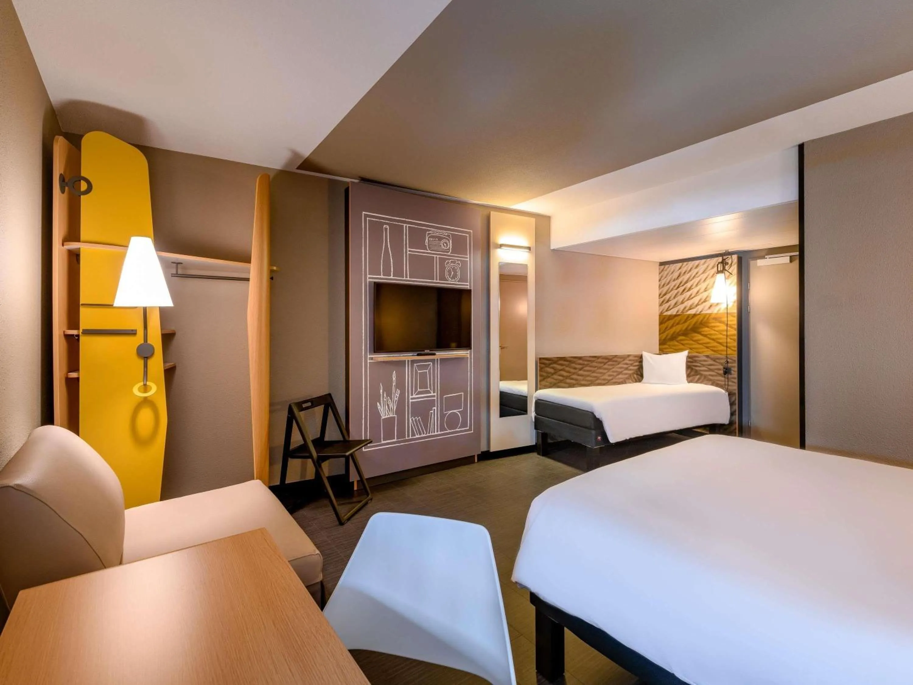 Bedroom, Bed in ibis Zürich City West