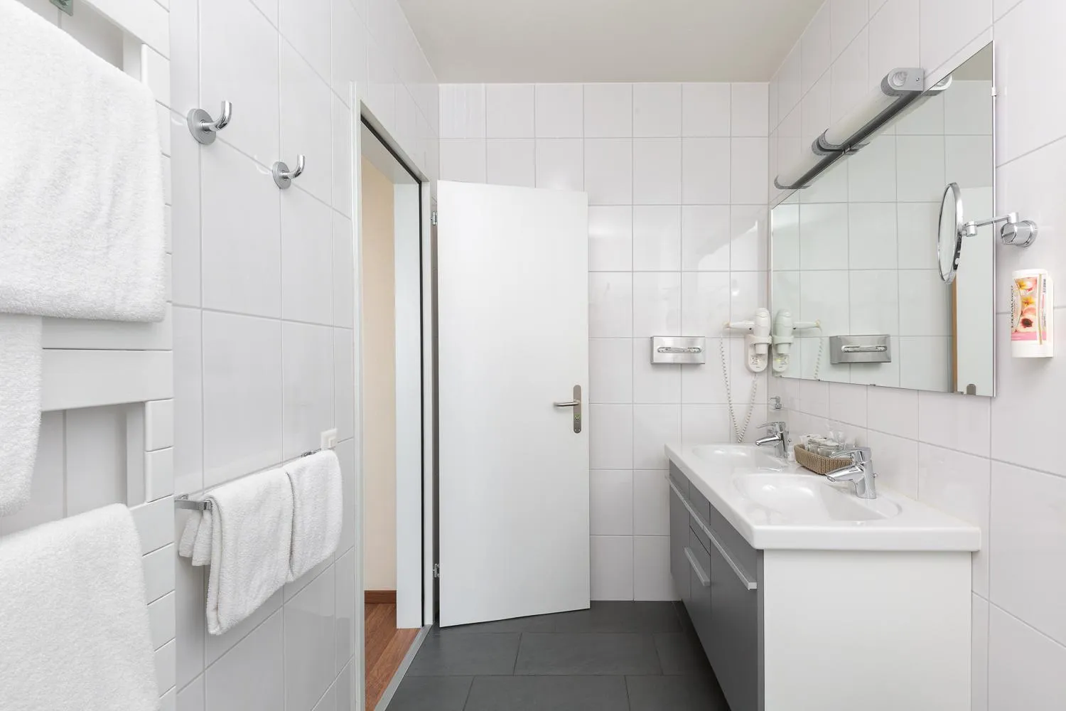 Bathroom in ibis Locarno