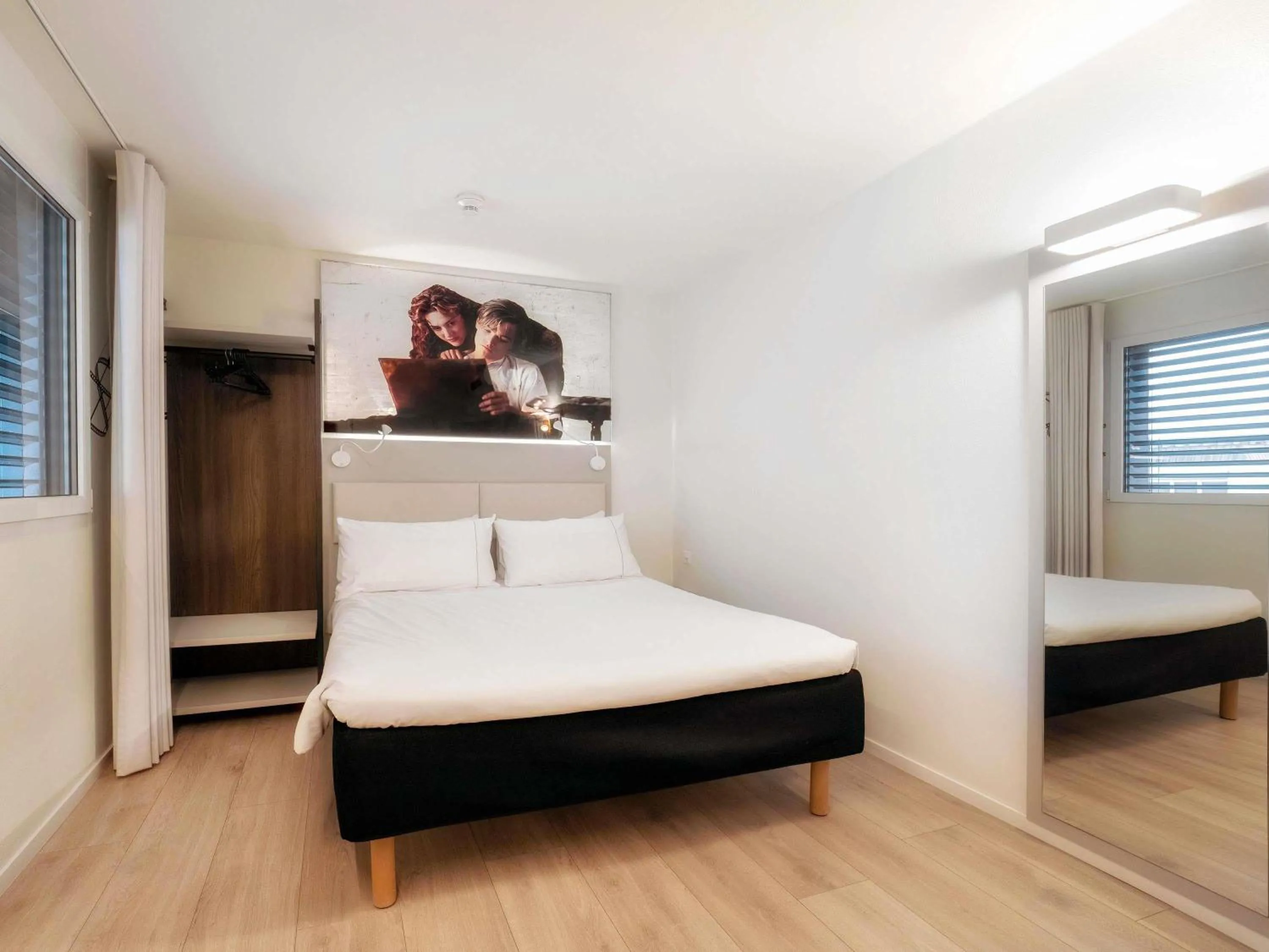 Bedroom, Bed in ibis Locarno