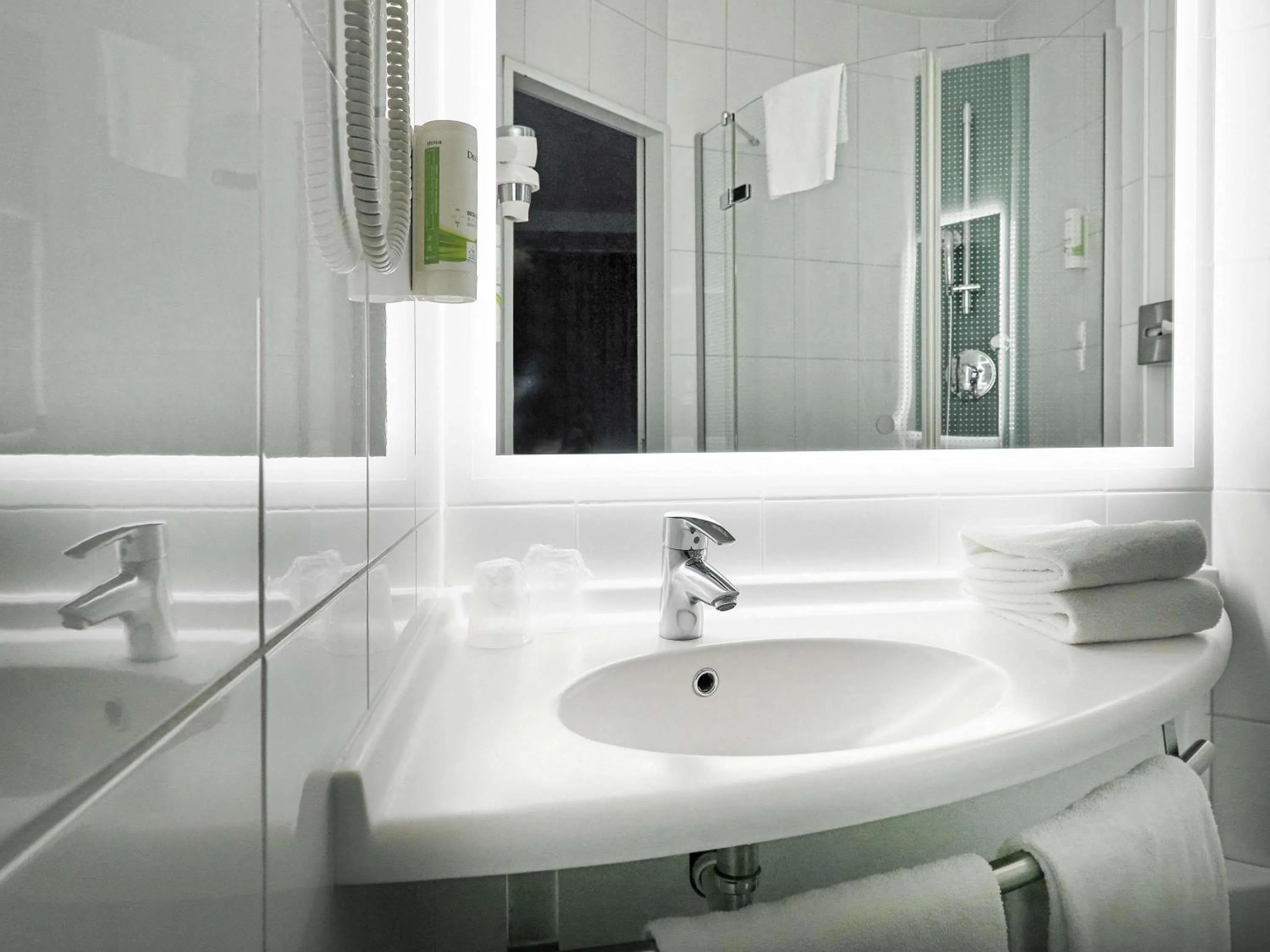 Bedroom in ibis Locarno