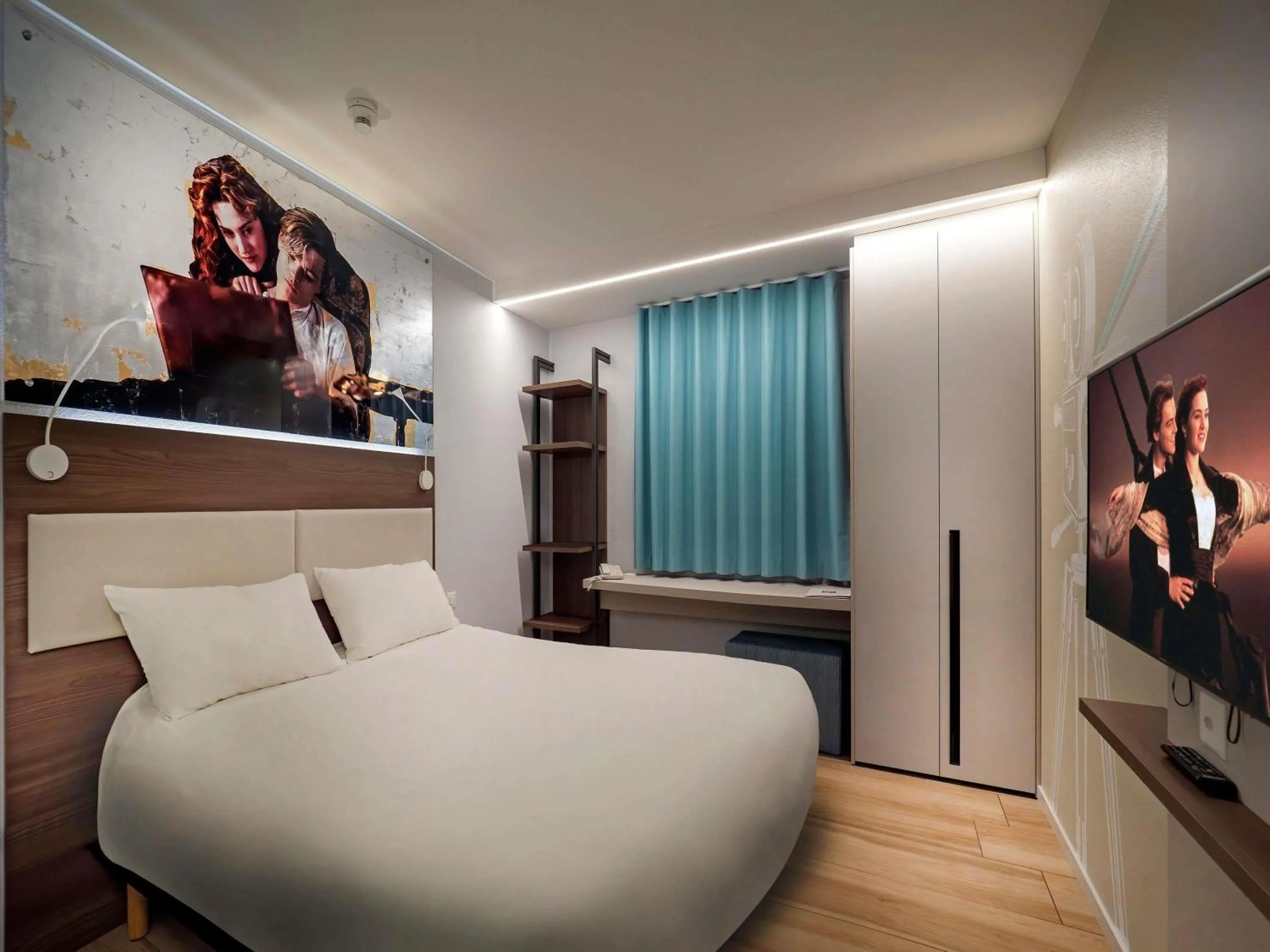 Bedroom, Bed in ibis Locarno