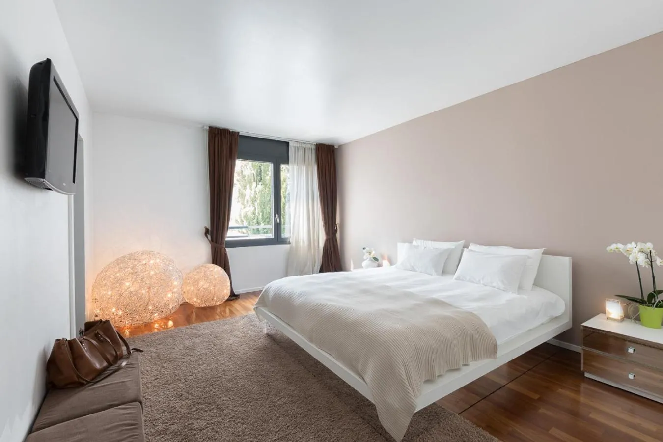 Bedroom, Bed in ibis Locarno