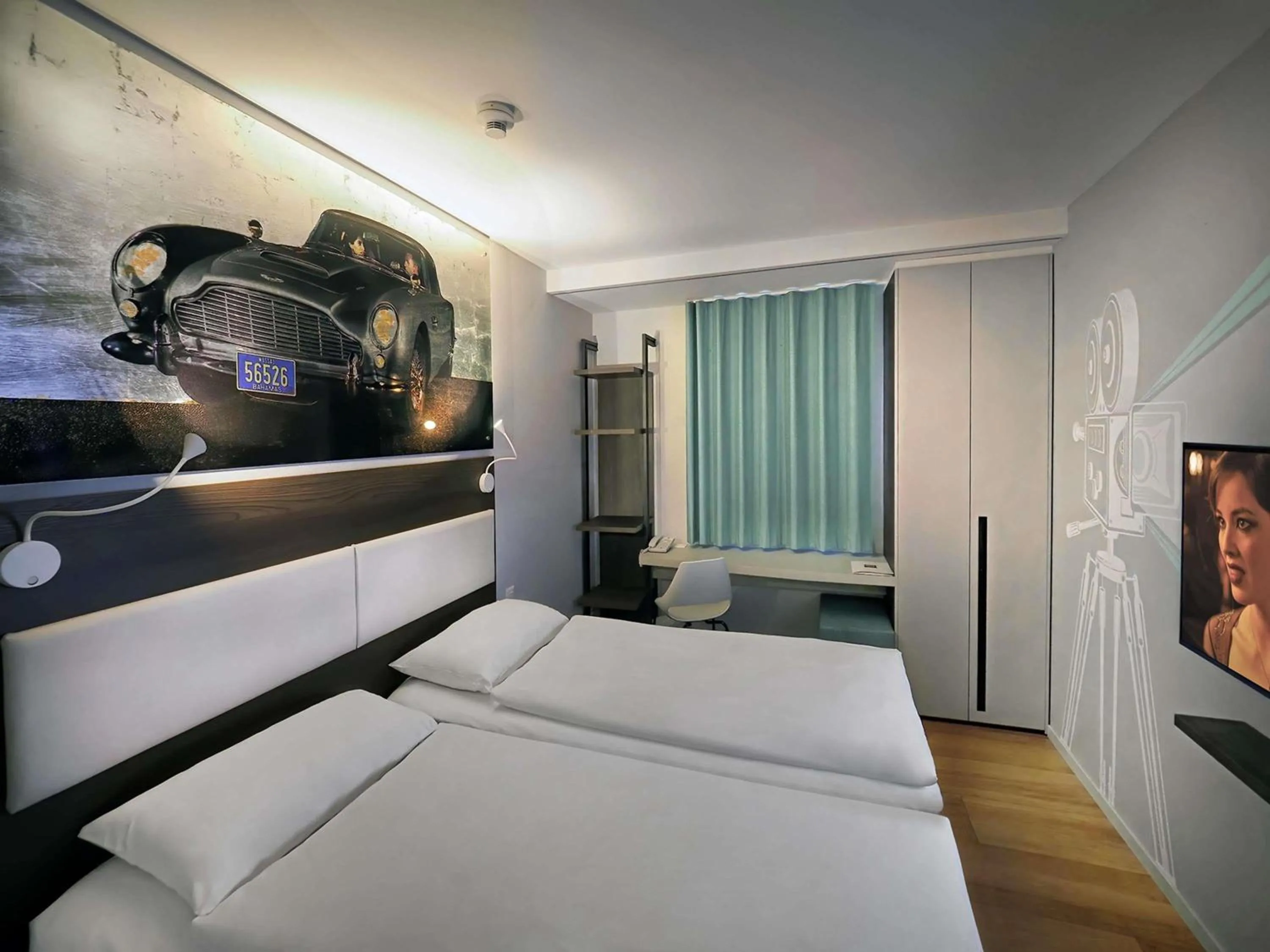 Bedroom, Bed in ibis Locarno