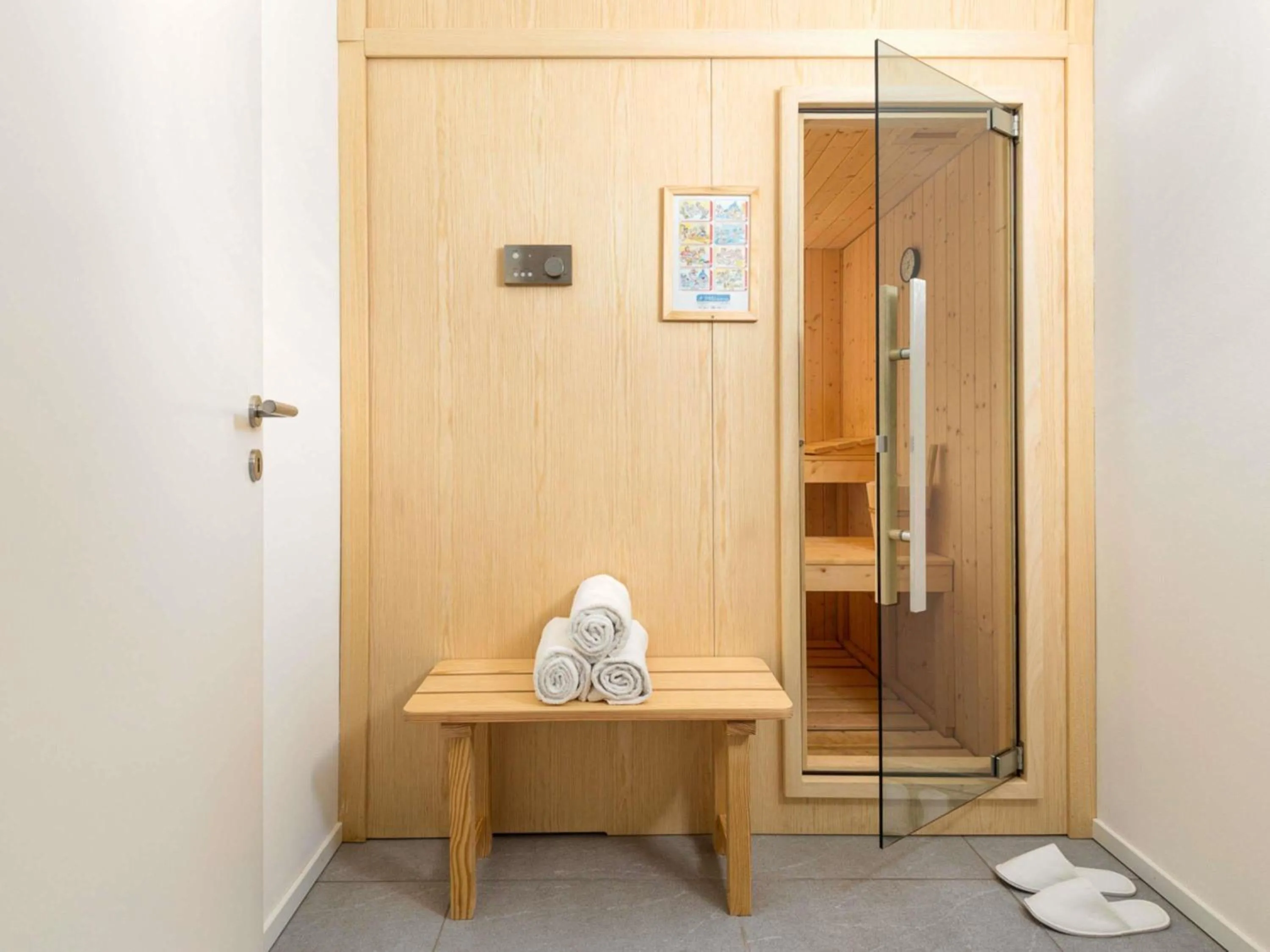 Bedroom in ibis Locarno