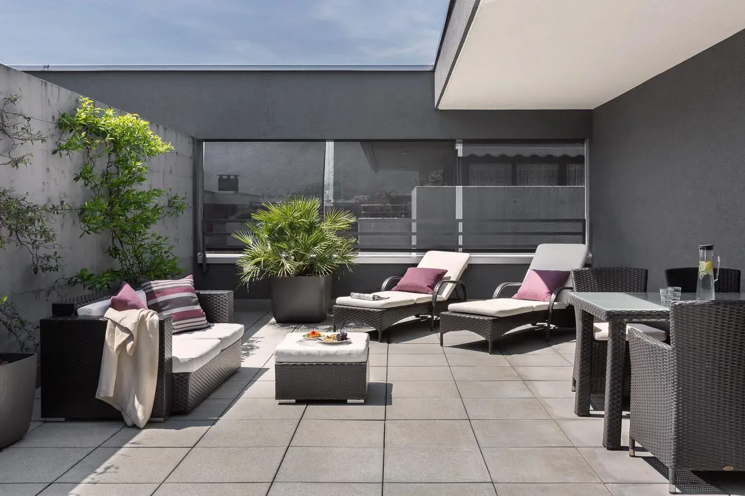 Deluxe Suite with One Double Bed and Sofa in ibis Locarno Deluxe Suite with One Double Bed and Sofa in ibis Locarno