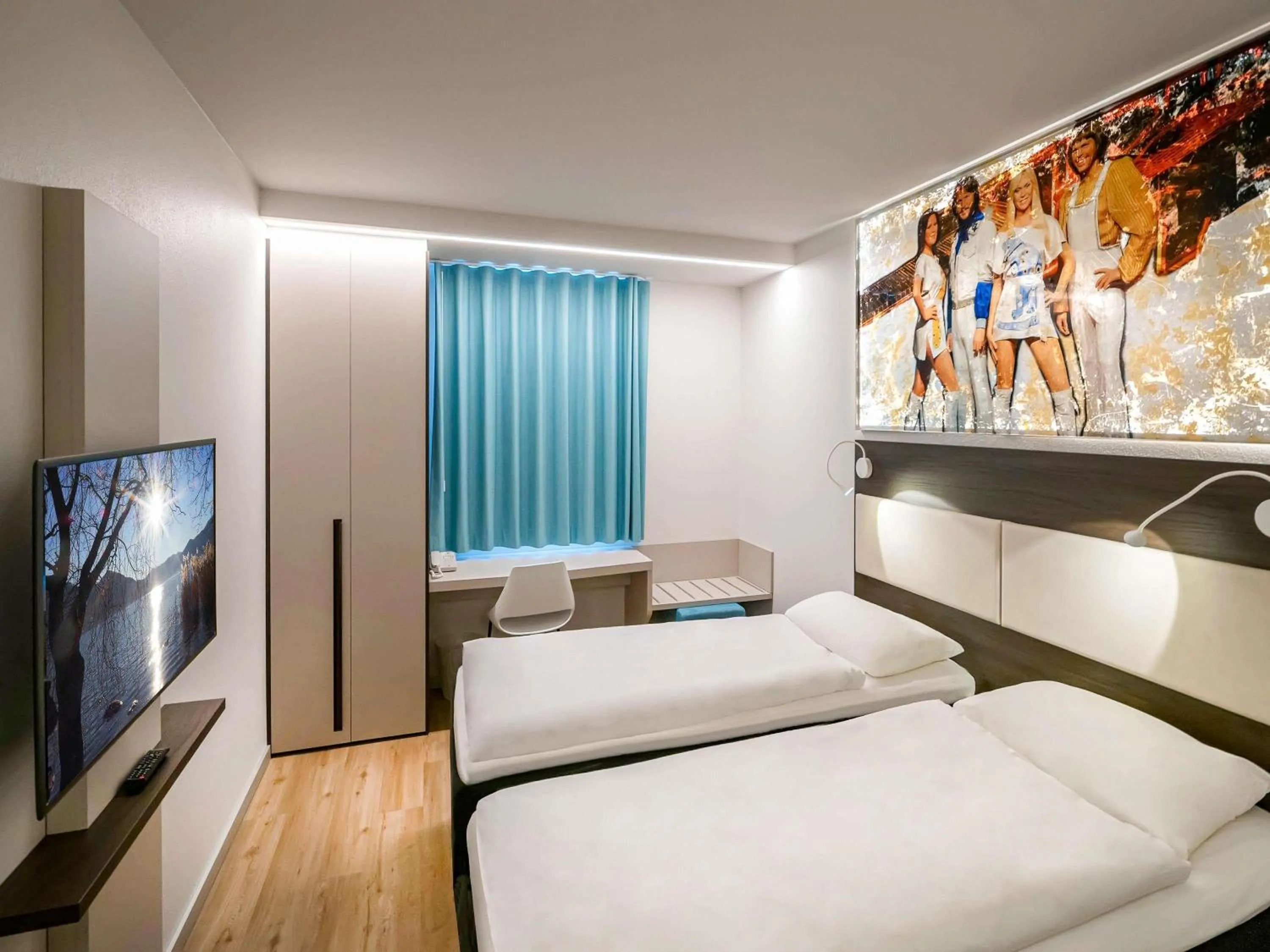 Bedroom, Bed in ibis Locarno