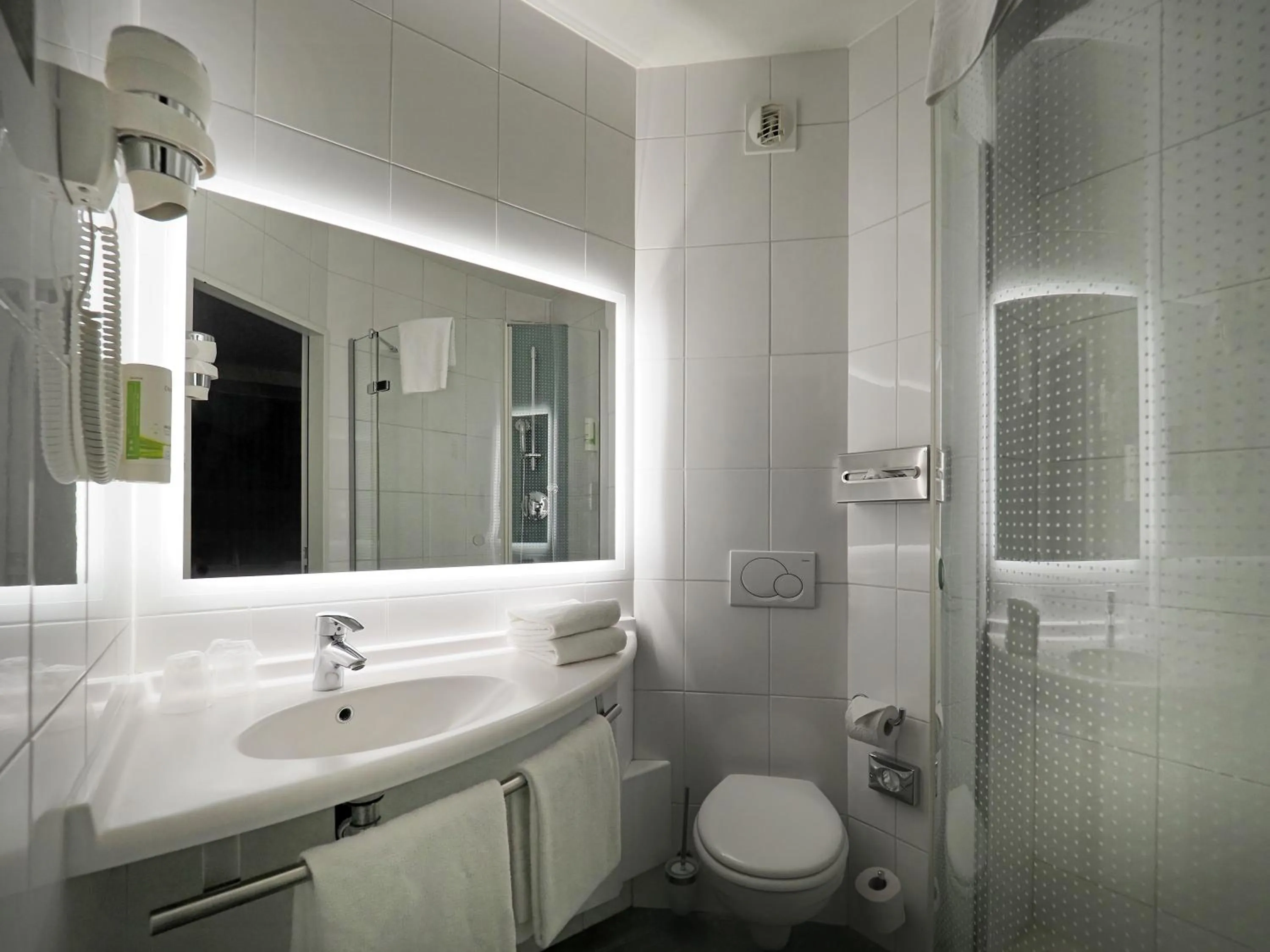 Bathroom in ibis Locarno