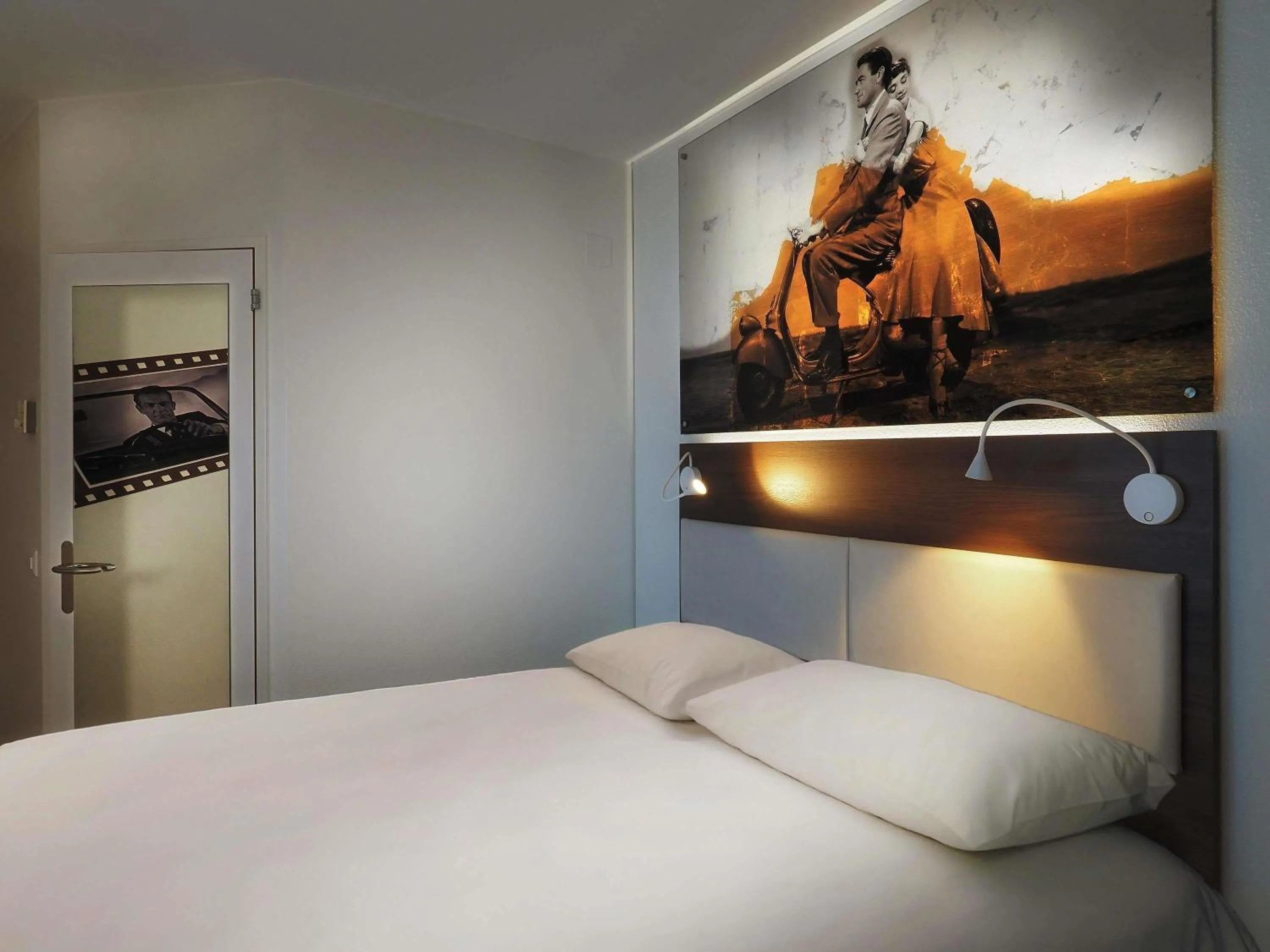 Bedroom, Bed in ibis Locarno