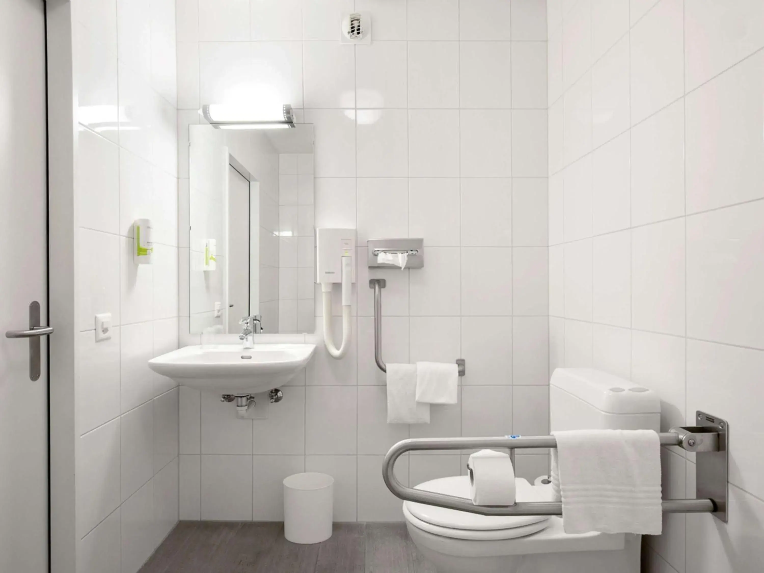 Wheelchair Accessible Room with One Double Bed in ibis Locarno Wheelchair Accessible Room with One Double Bed in ibis Locarno