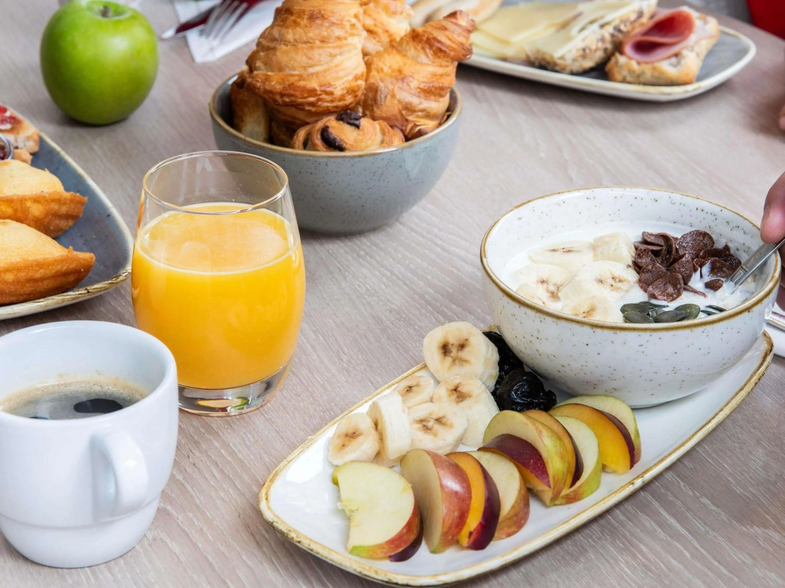 Breakfast in ibis Lausanne Centre