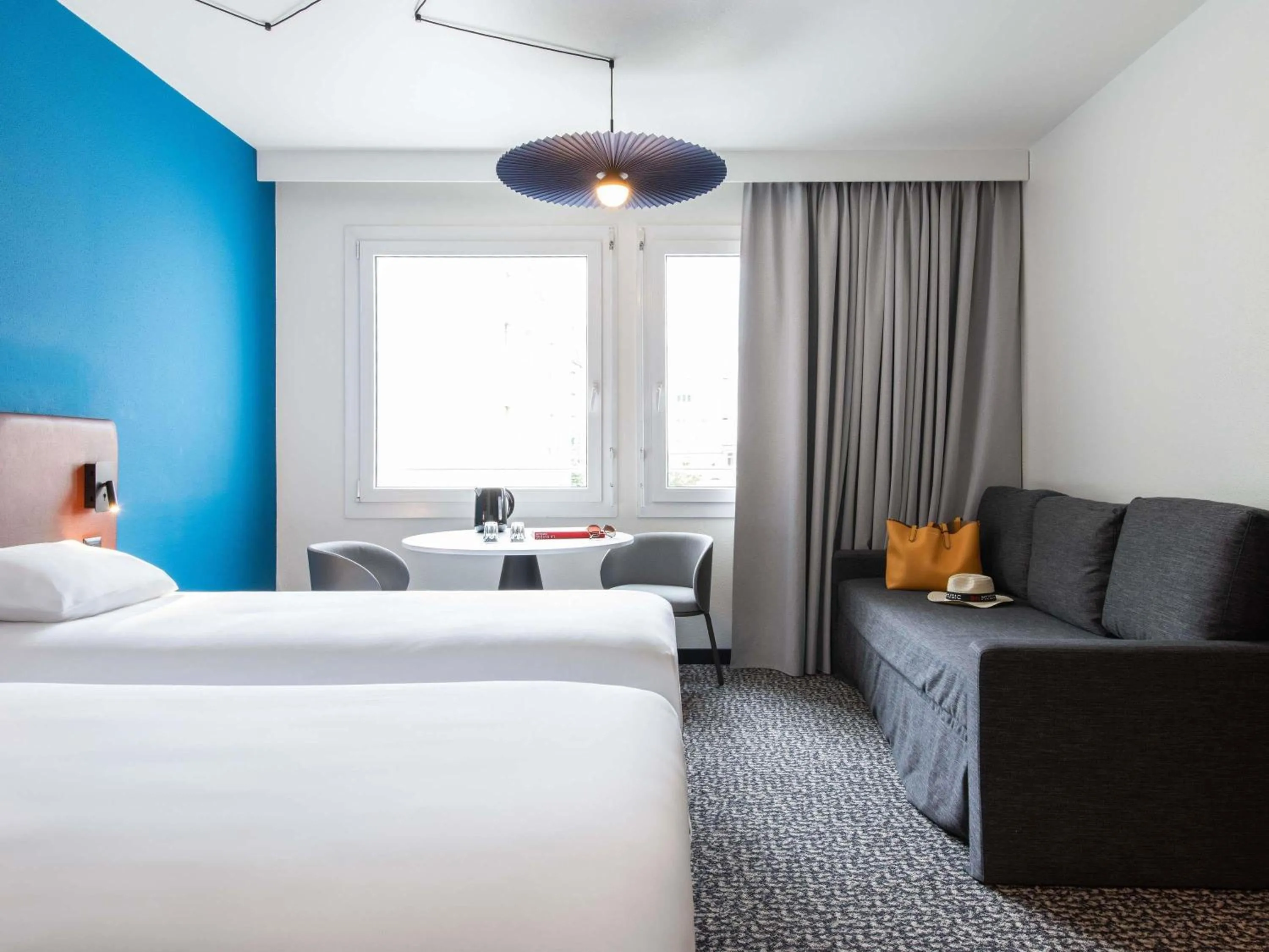 Bedroom, Bed in ibis Lausanne Centre